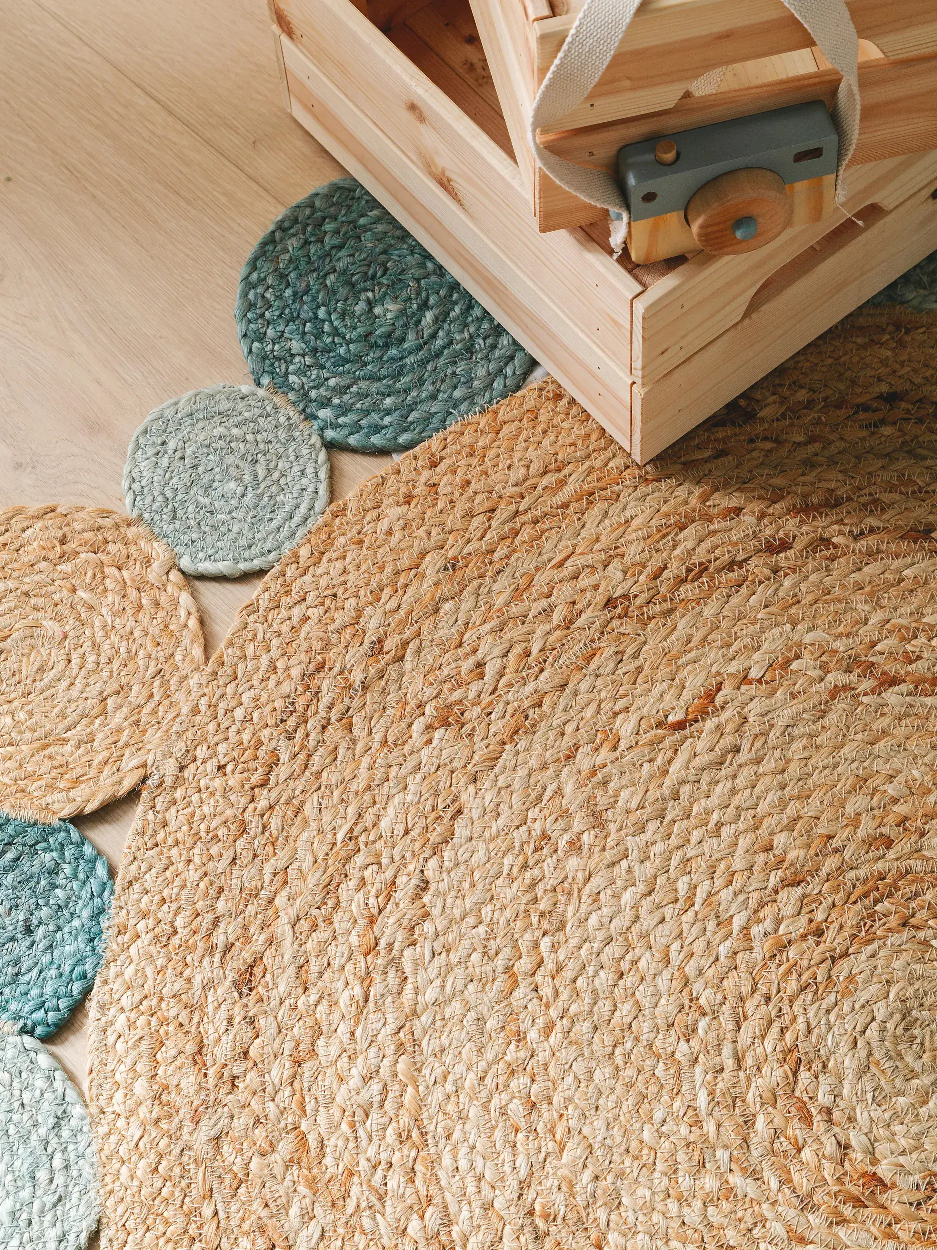Teppich Bubbles aus 100% Jute in Türkis von Lytte