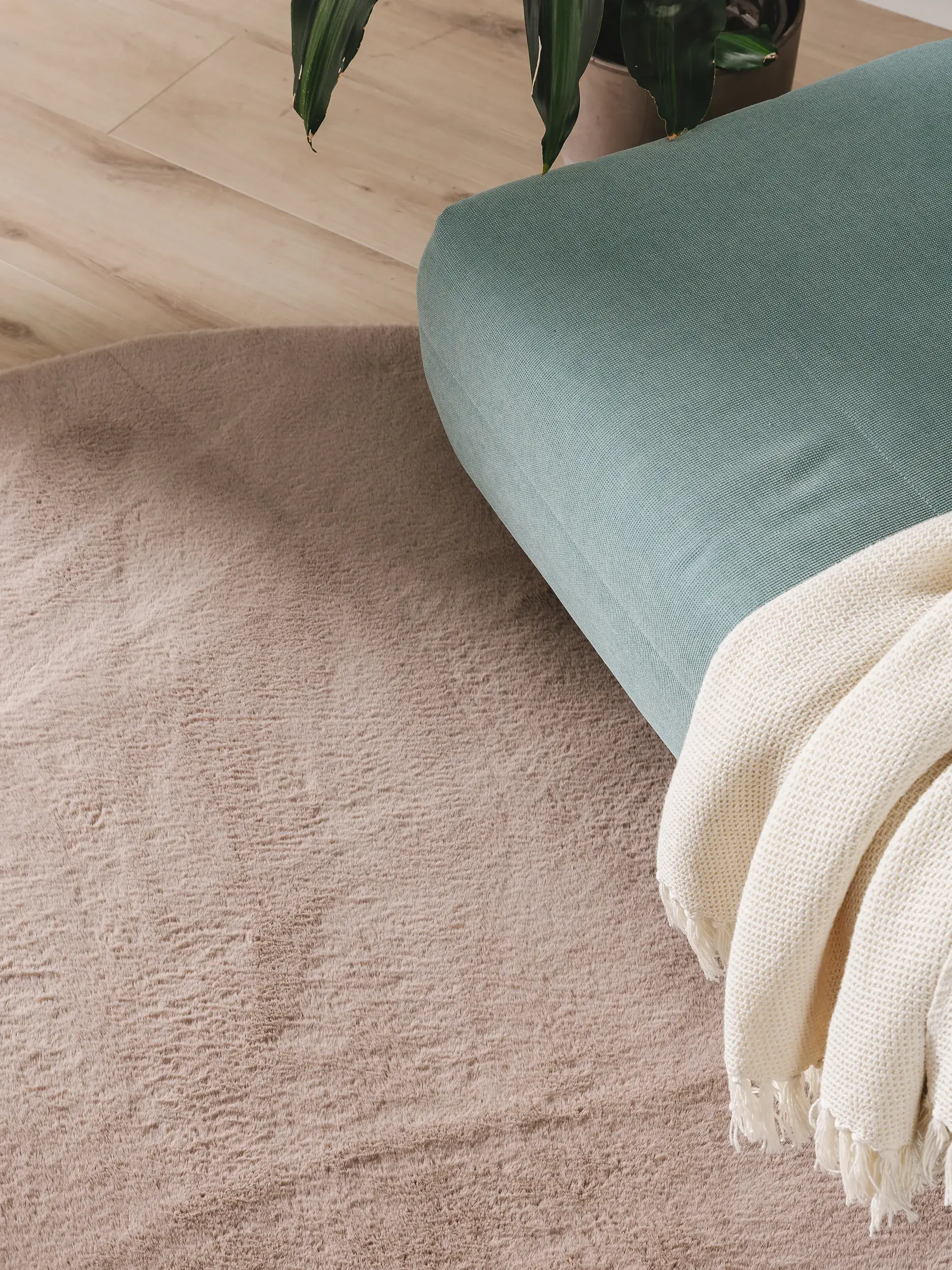 Rug made of 100% Polyester in Taupe with a 100% Polyester high pile by benuta Basic