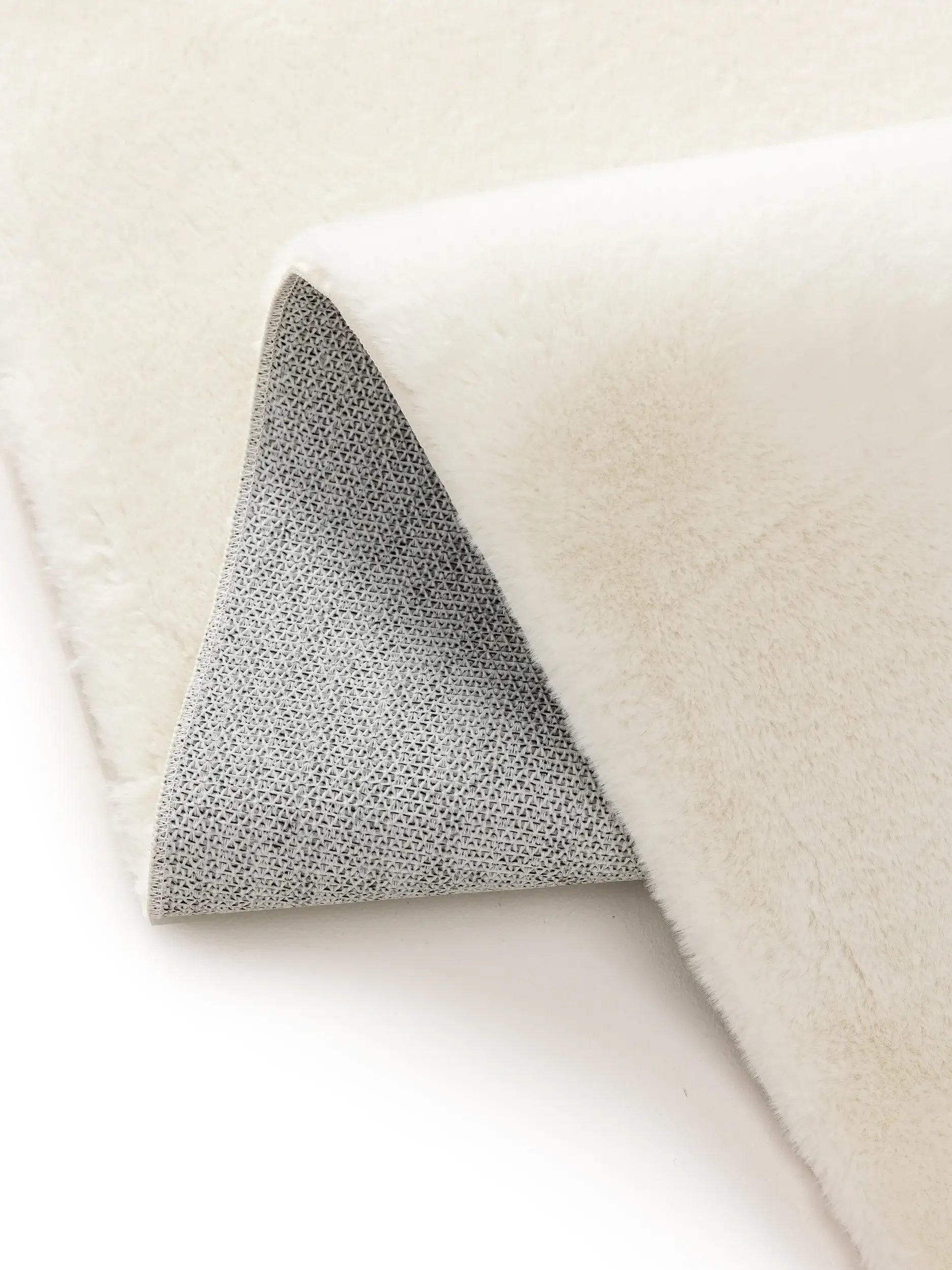 Teppich aus 100% Polyester in Beige mit 100% Polyester hohem Flor von benuta Basic