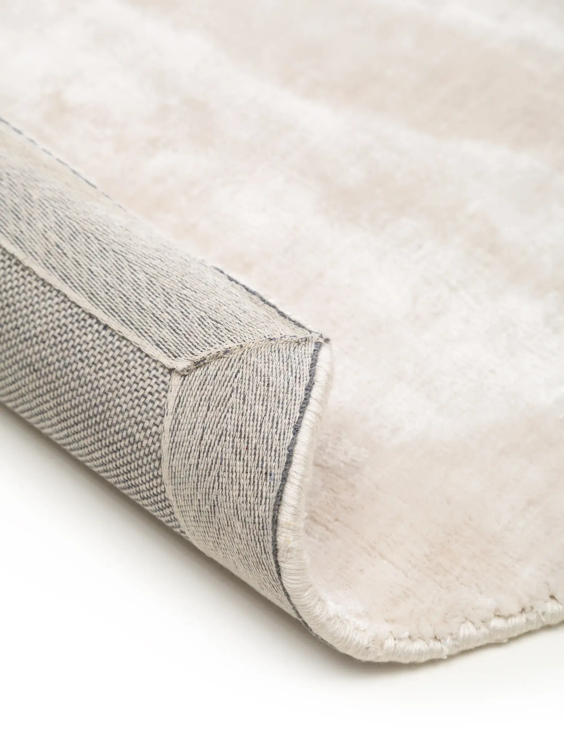 Tapis Nela en 100% Viscose en Gris de benuta pure