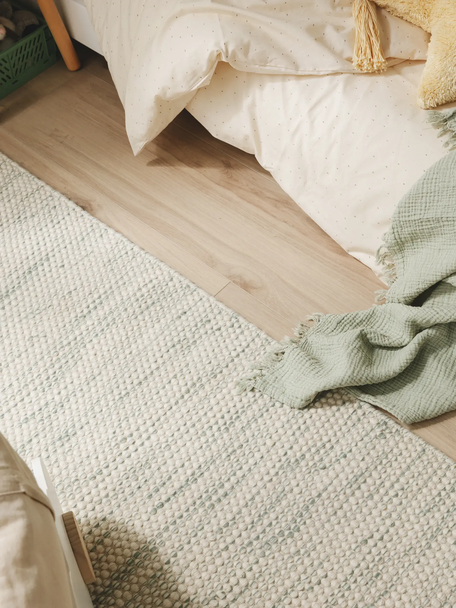 Rug made of 100% Wool in Green with a 100% Wool high pile by Lytte