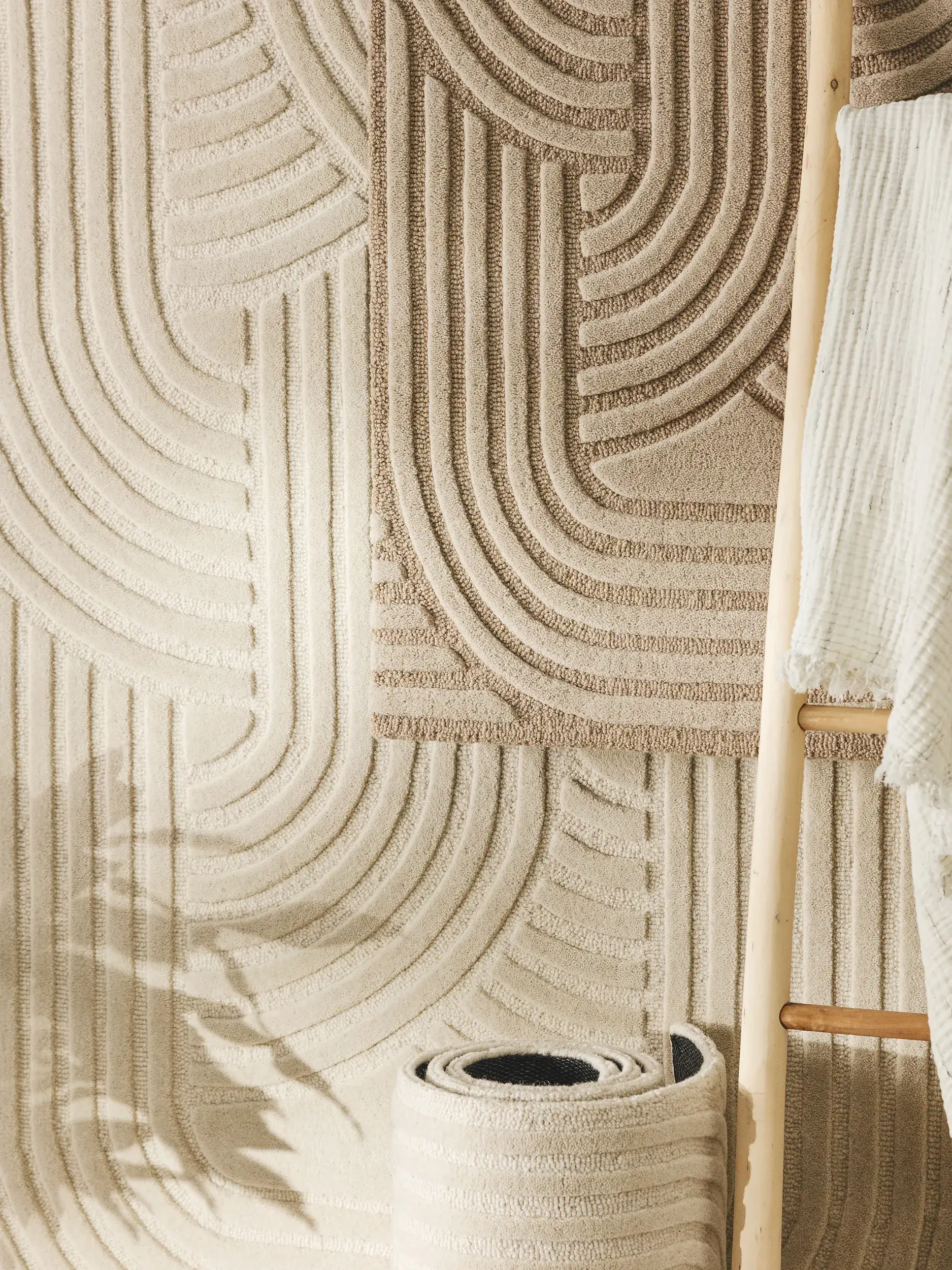 Teppich aus 80% Wolle, 20% Wolle (from New Zealand) in Beige mit 80% Wolle, 20% Wolle (from New Zealand) hohem Flor von benuta Pure