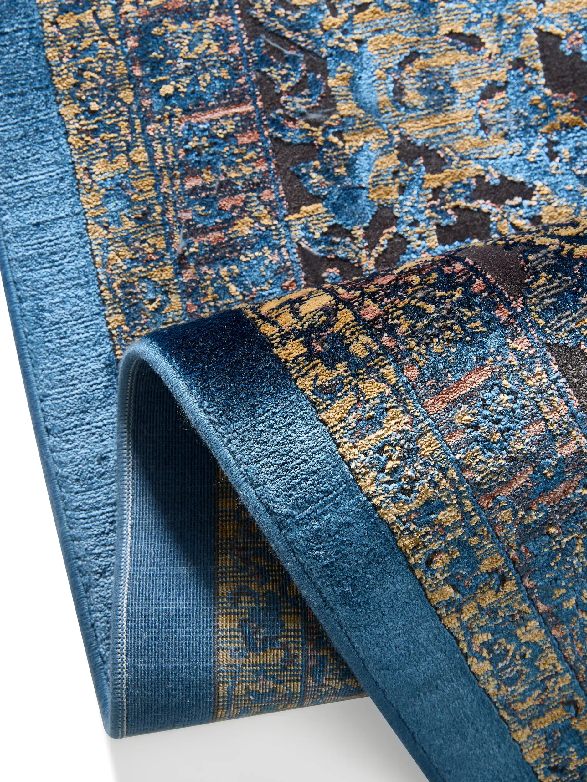 Teppich aus 56% Viskose, 30% Polyester, 14% Polyacryl in Blau mit 56% Viskose, 30% Polyester, 14% Polyacryl hohem Flor von benuta Finest