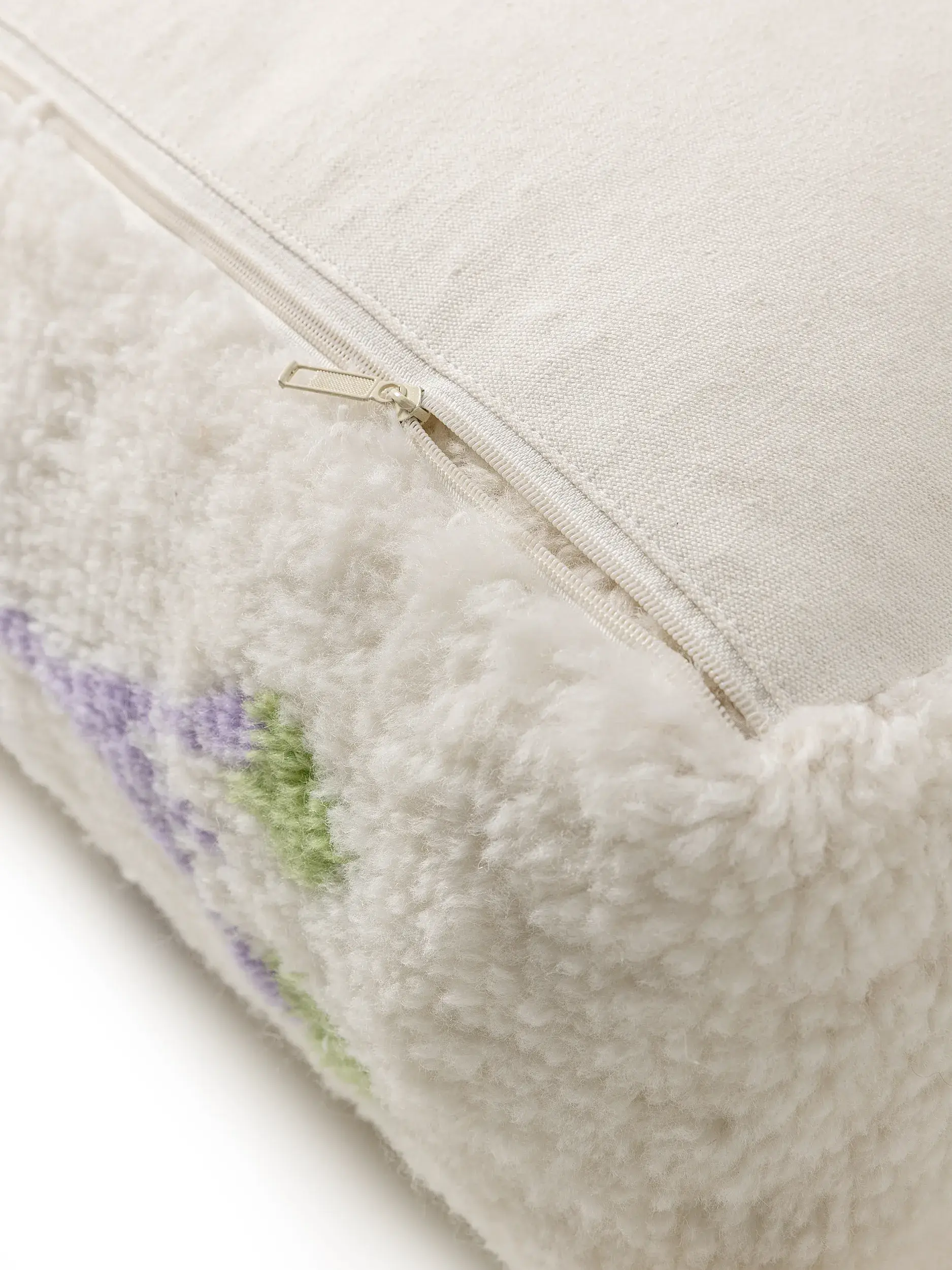 Handgefertigter Woll-Pouf Malika Multicolor im Design Orientalisch aus 100% Wolle von Lytte