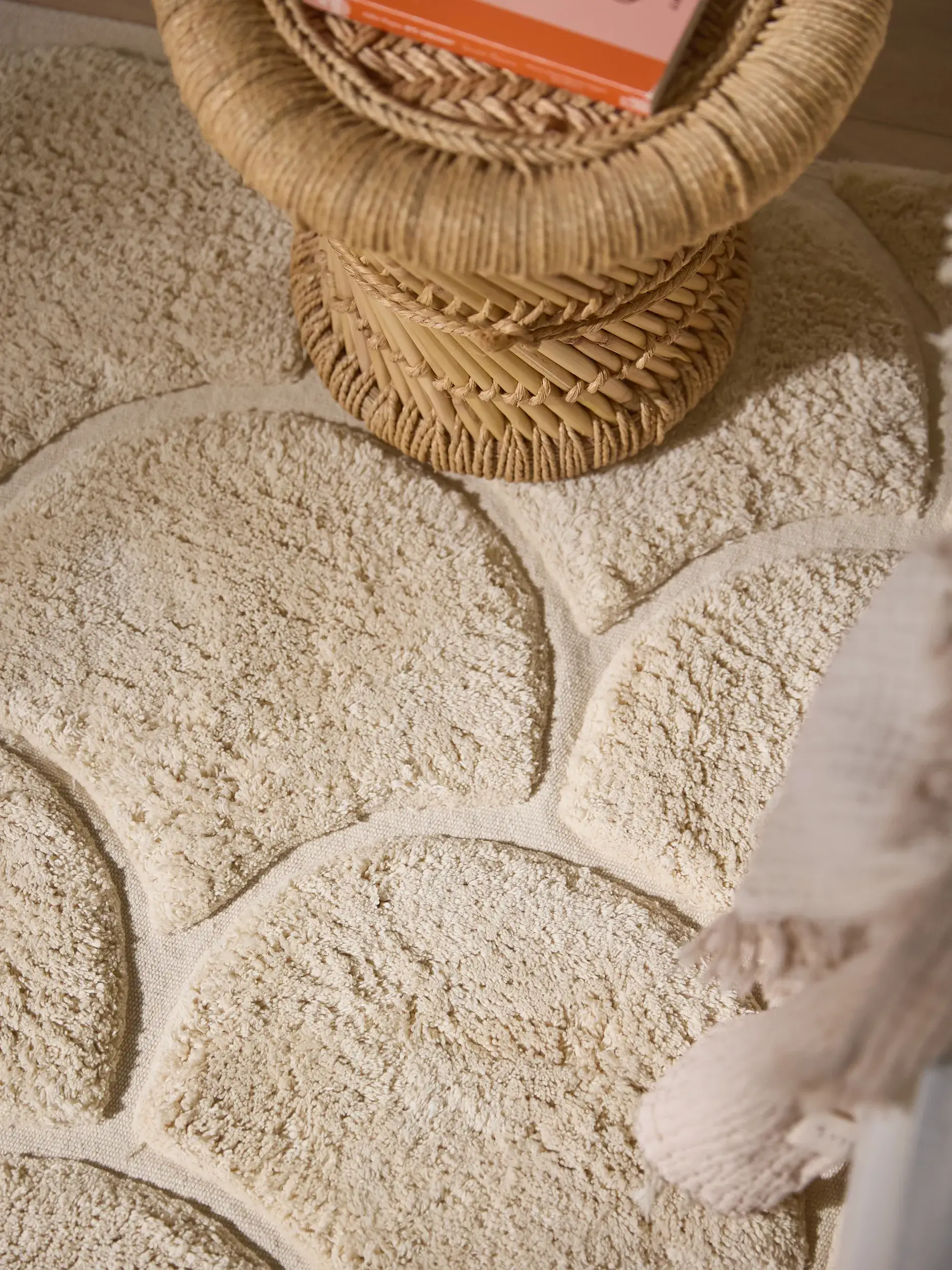 Rug made of 100% Cotton (recycled) in Beige with a 100% Cotton (recycled) high pile by Lytte