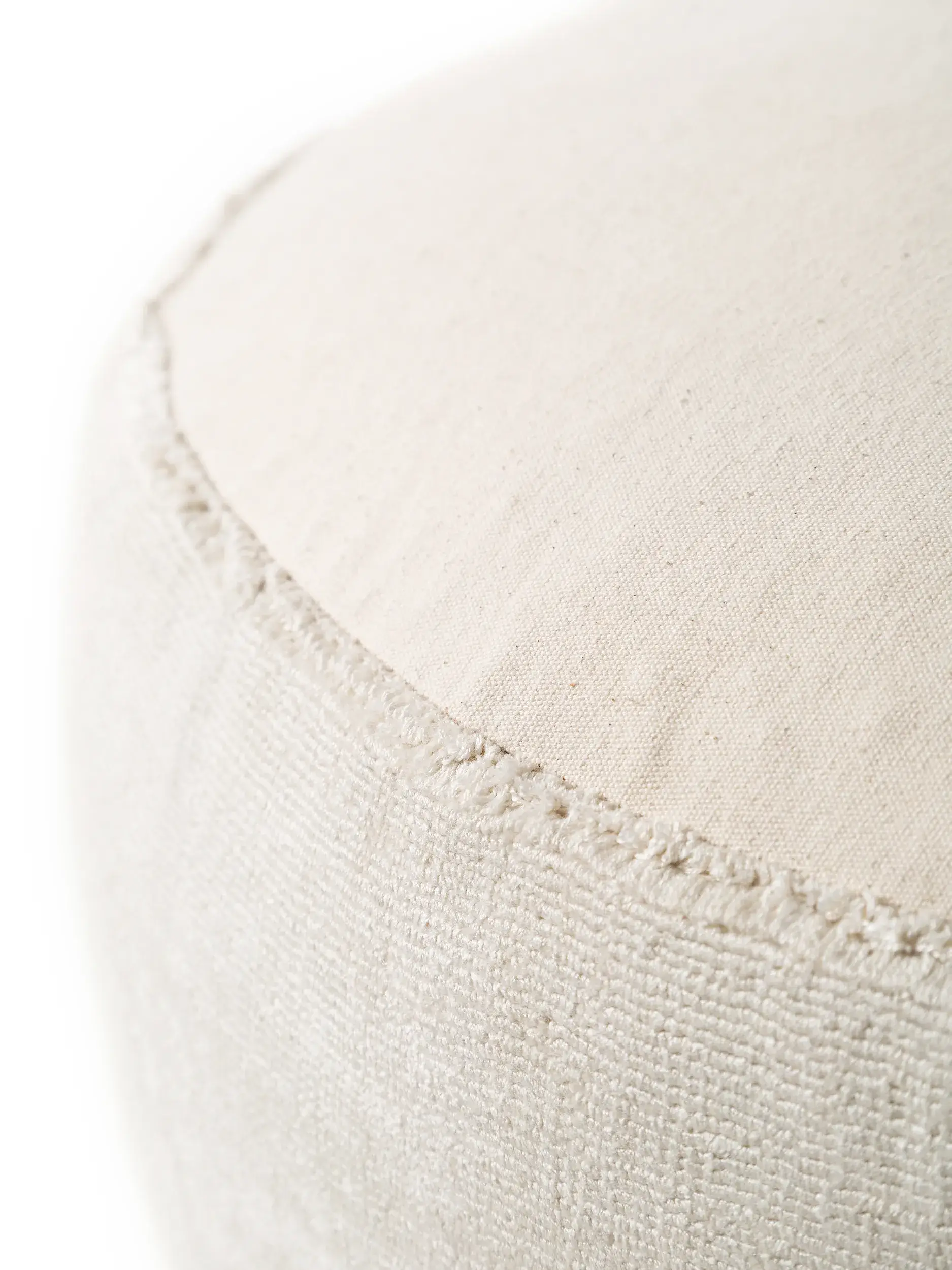 Pouf Nova Creme med Enfärgad-design i 100% Viskos från benuta pure