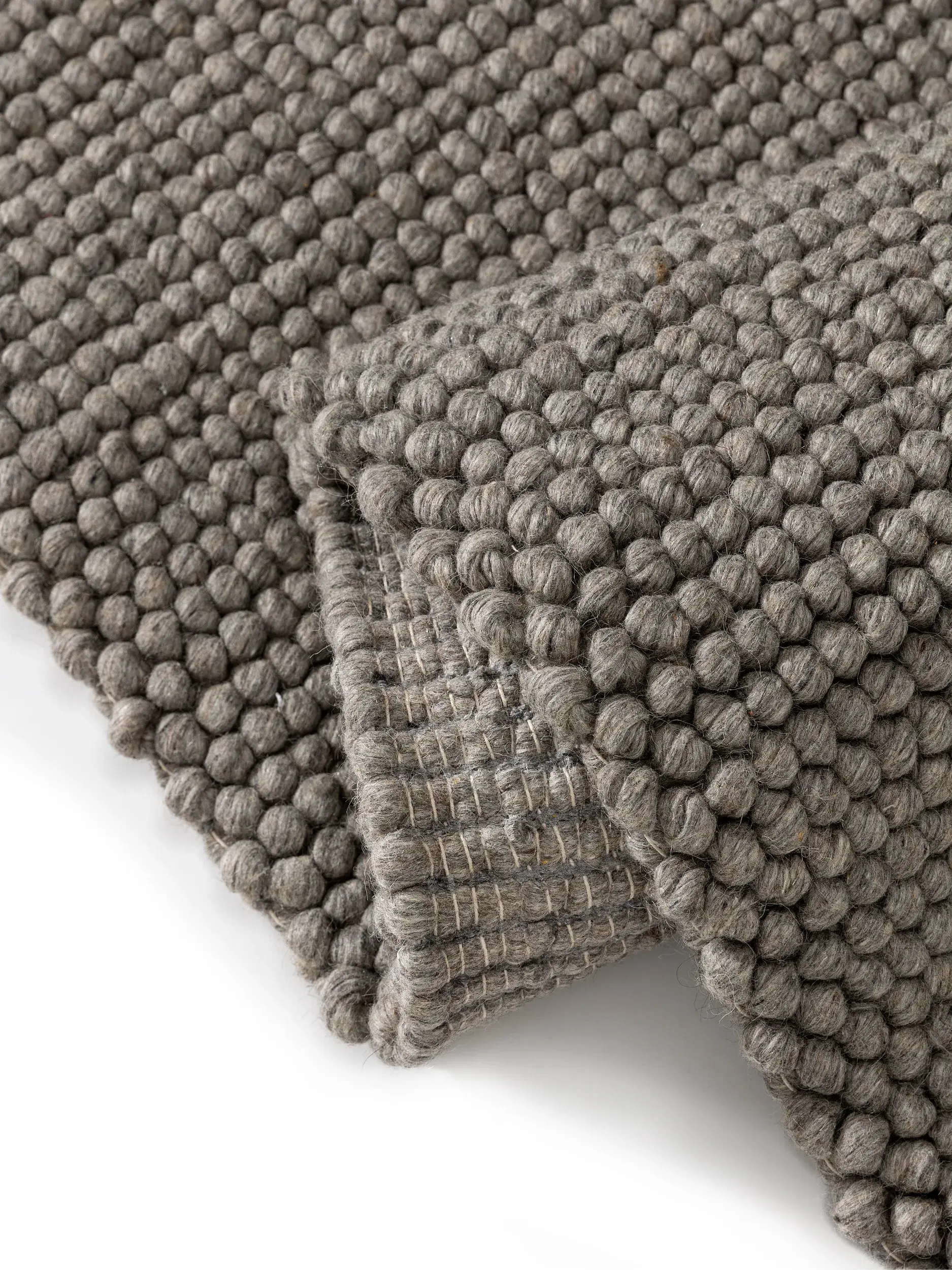 Teppich aus 70% Wolle, 30% Polyester in Grau mit 70% Wolle, 30% Polyester hohem Flor von benuta Pure