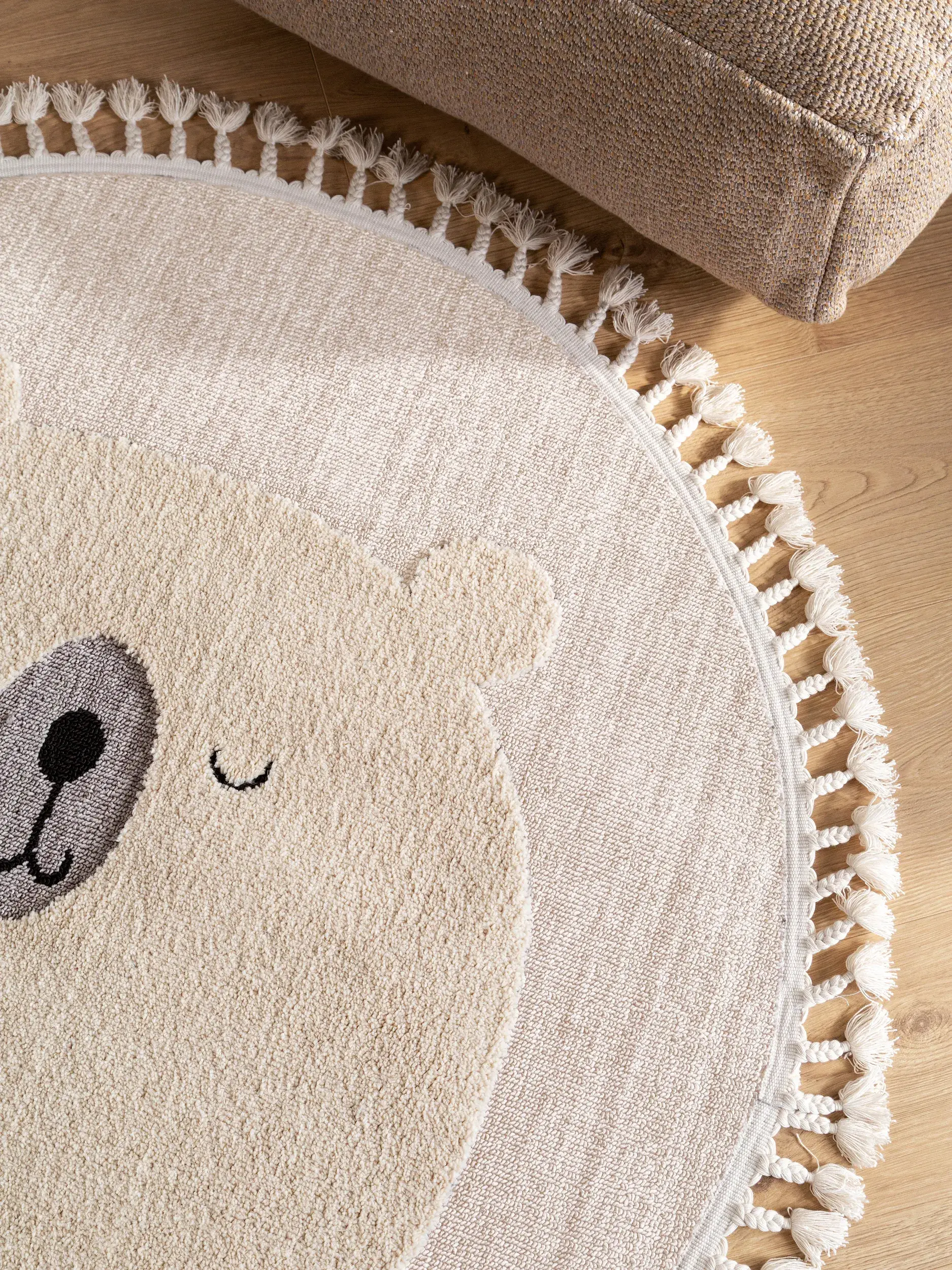 Matto 100% Polyestera värissä Beige 100% Polyester korkealla nukalla merkiltä Lytte