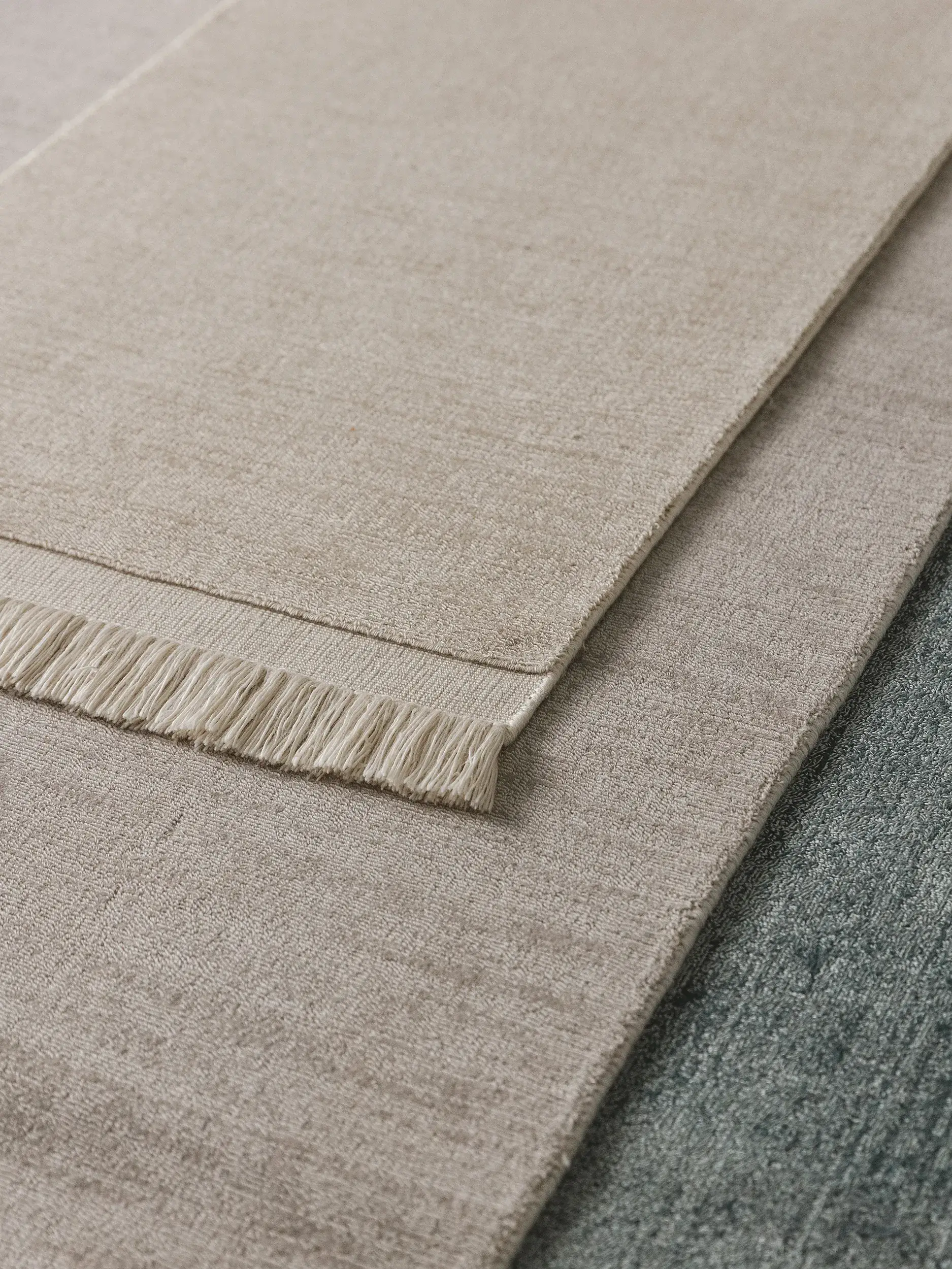 Tapis en 80% Polyester, 20% Coton en Gris avec une pile de 80% Polyester, 20% Coton de hauteur de benuta pure