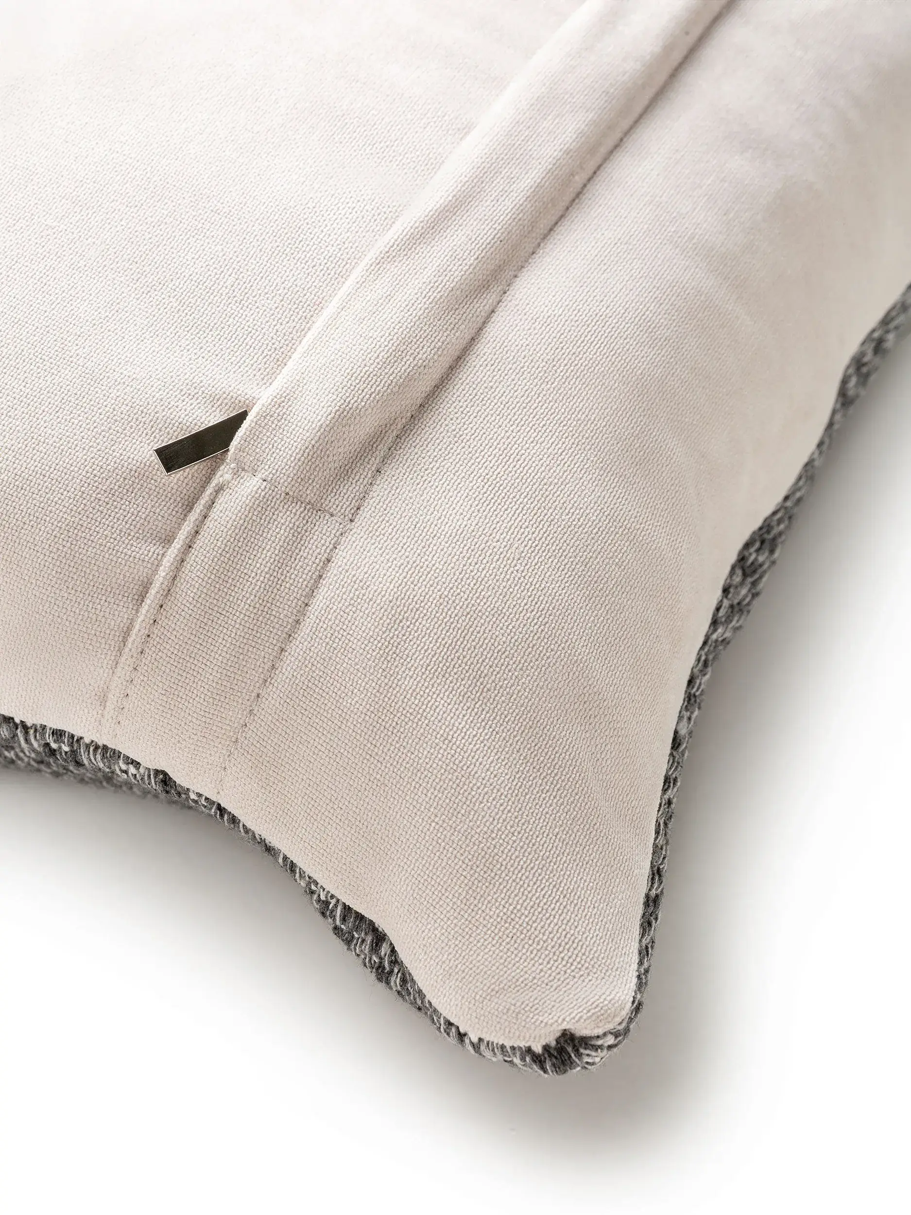 Kissenbezug Bora Anthrazit im Design Einfarbig aus 100% Baumwolle von benuta Nest