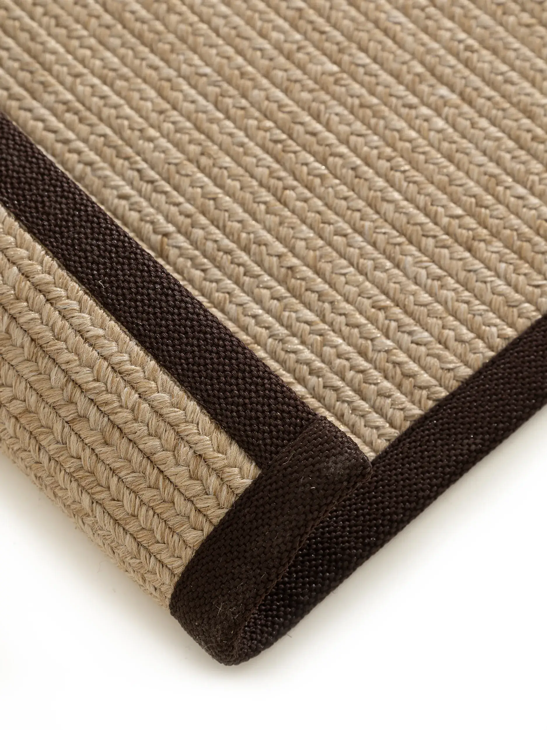 Matto 80% Polypropylen, 20% Polyestera värissä Beige 80% Polypropylen, 20% Polyester korkealla nukalla merkiltä benuta Nest