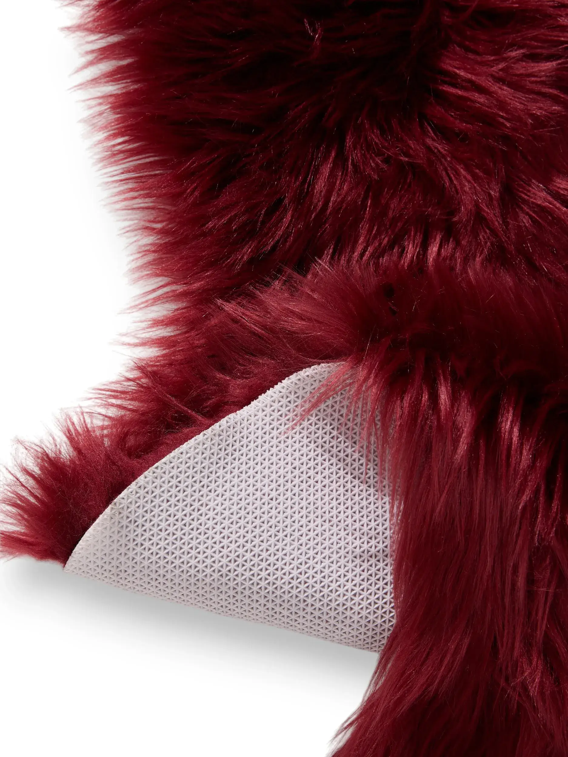 Tappeto di 70% Poliacrilico, 30% Poliestere in Rosso con pelo alto 70% Poliacrilico, 30% Poliestere da benuta POP