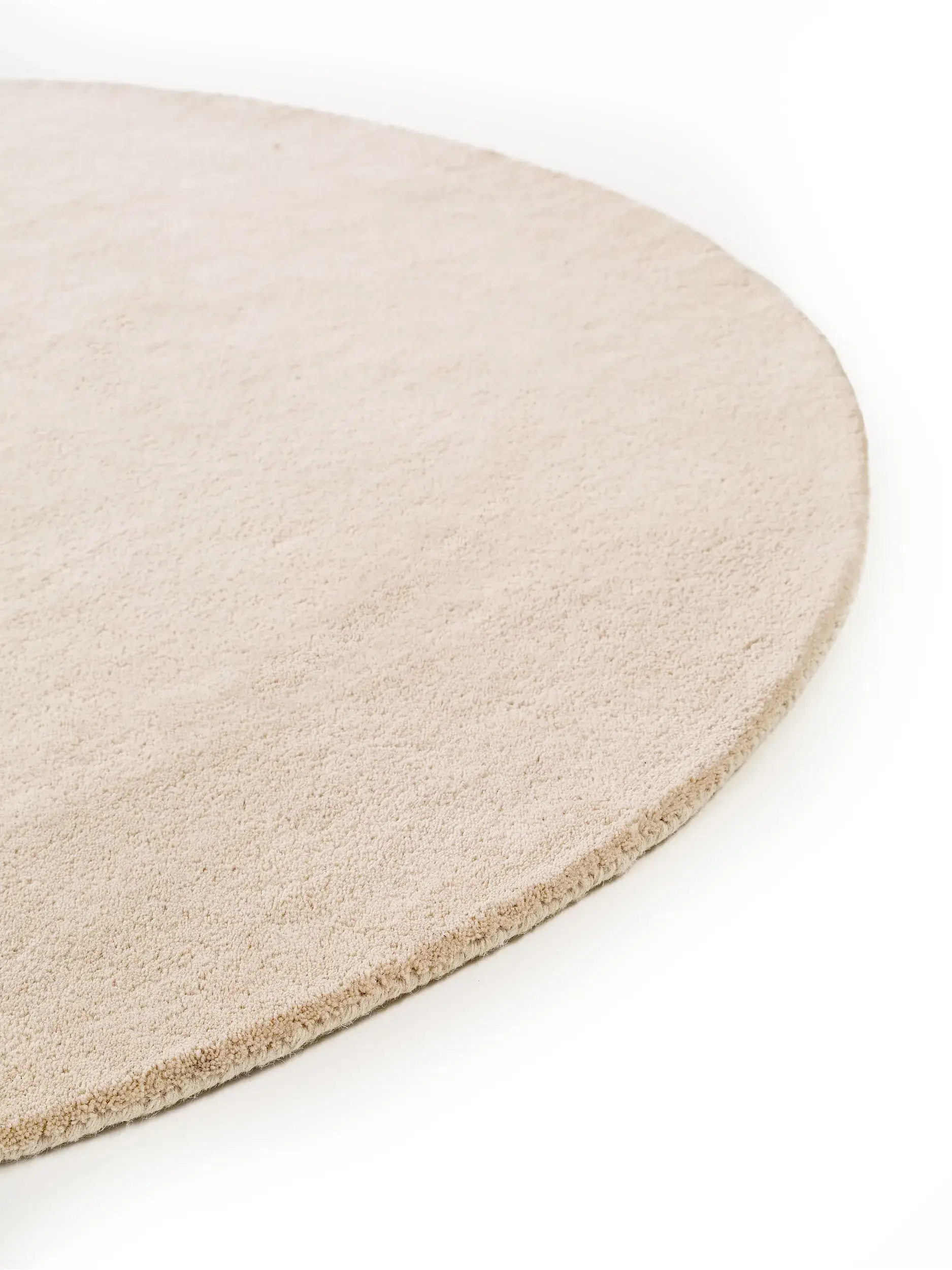 Teppich aus 100% Wolle in Beige mit 100% Wolle hohem Flor von benuta Nest