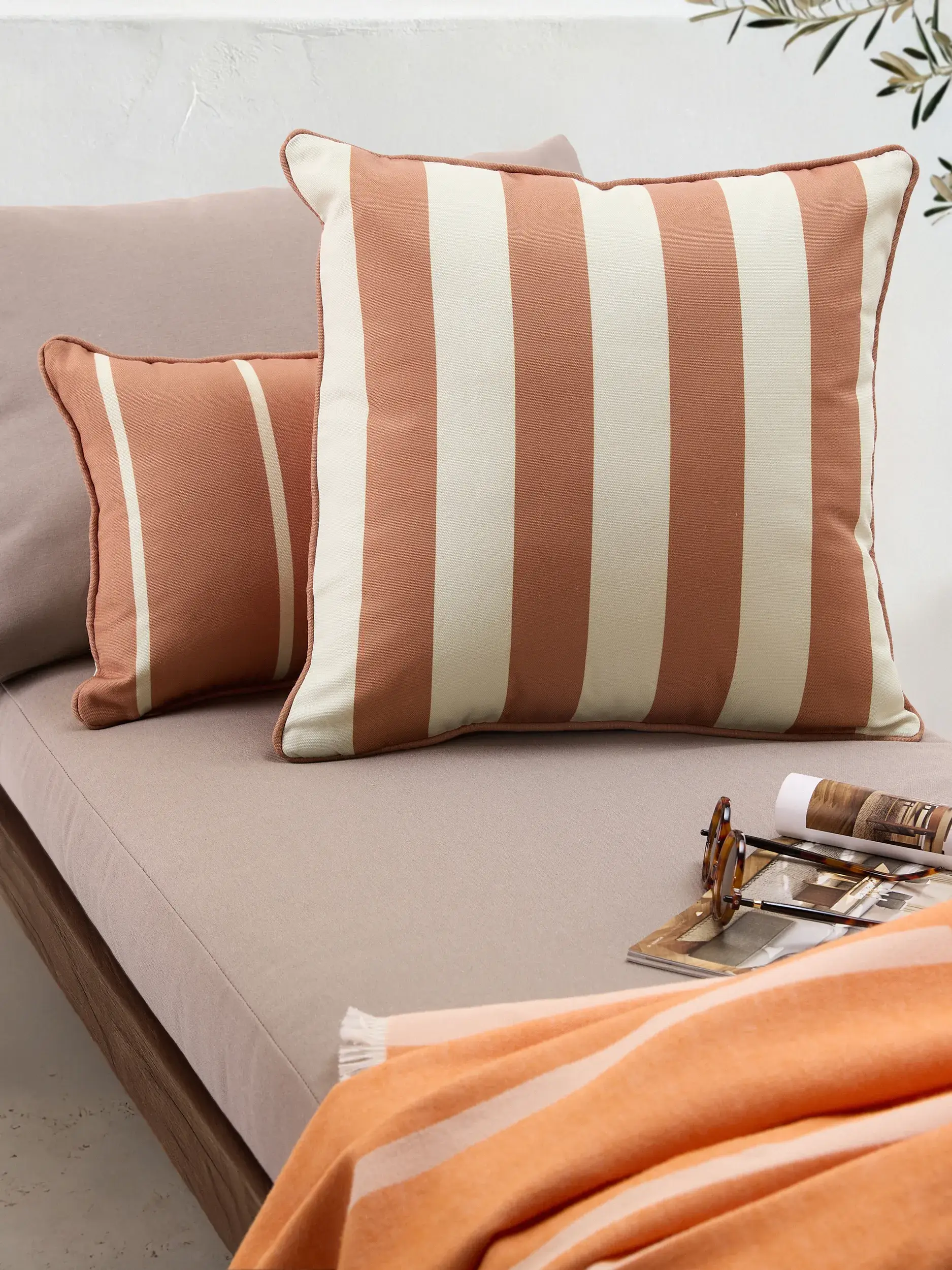 In- & Outdoor Cushion Reed Brown by benuta Nest