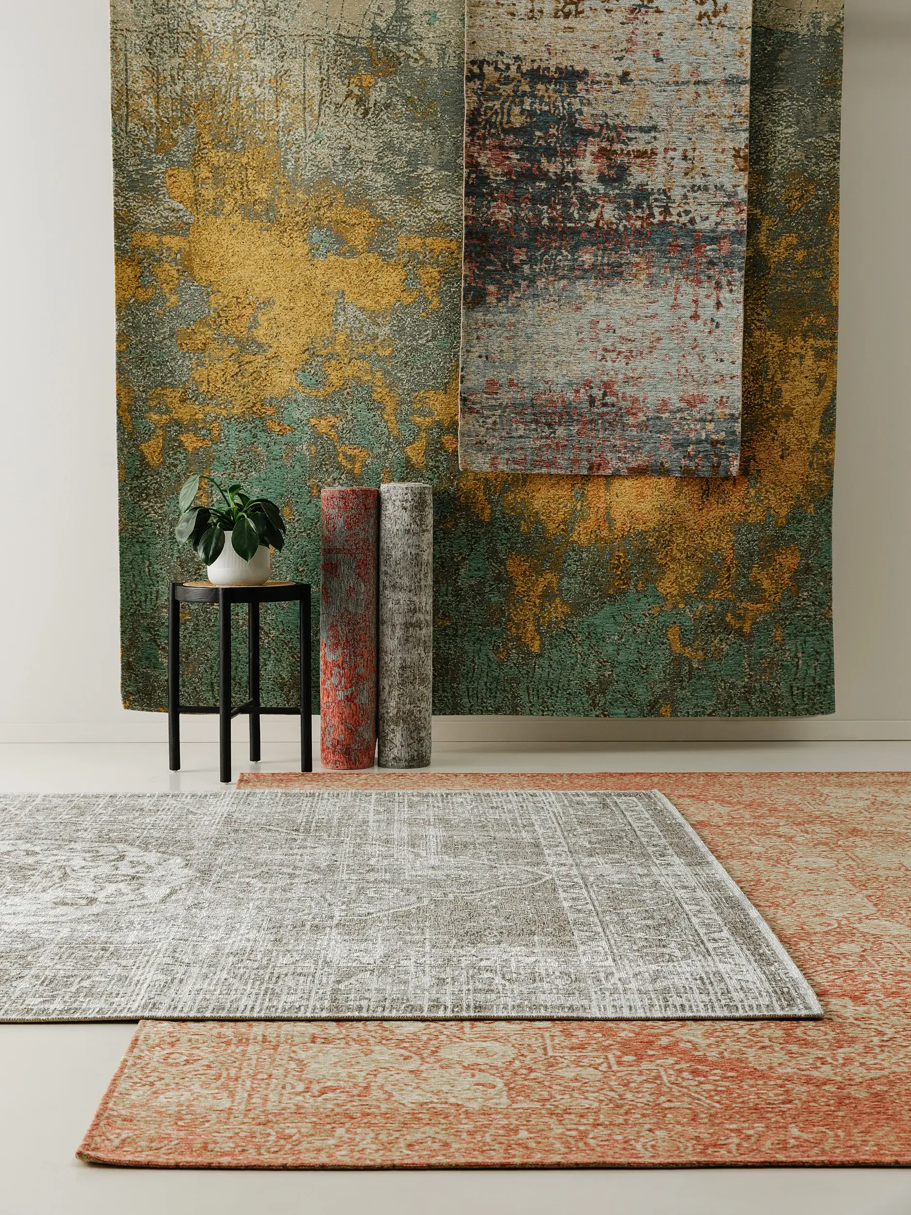 Tæppe Frencie af 55% Polyakryl, 27% Polyester, 17% Bomuld, 1% Latex i Blå fra benuta nest