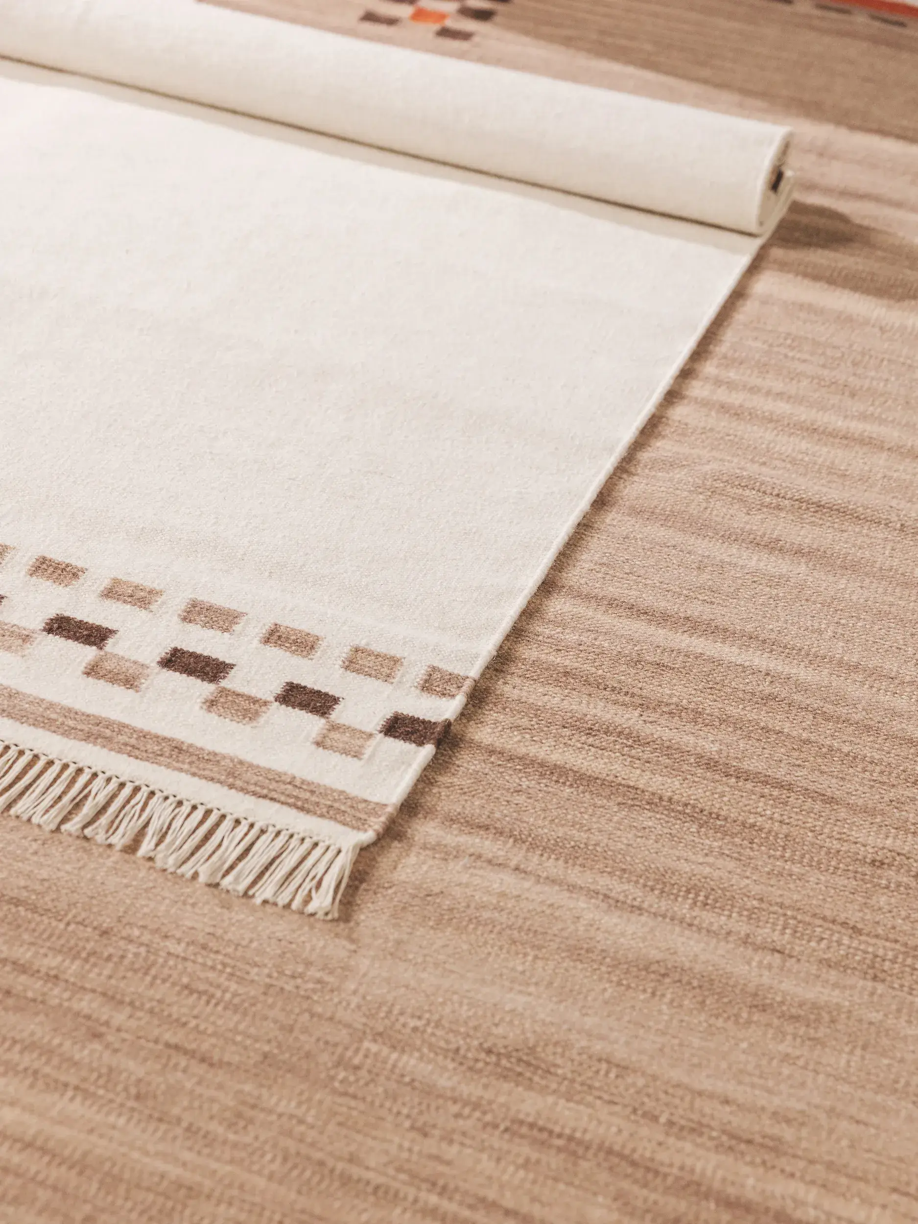 Tappeto di 80% Lana, 20% Cotone in Bianco con pelo alto 80% Lana, 20% Cotone da benuta pure