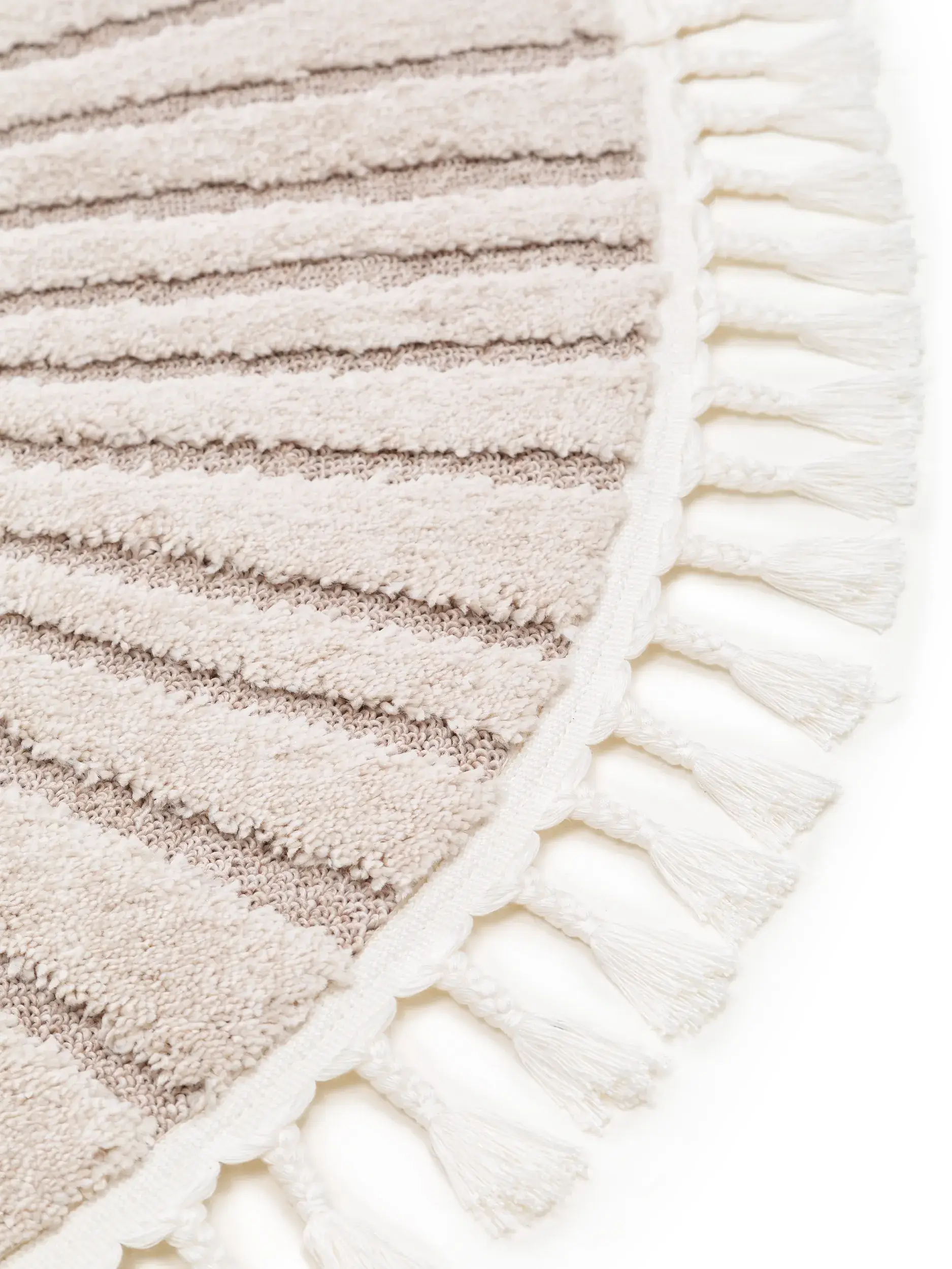 Rug made of 100% Polyester in Beige with a 100% Polyester high pile by Lytte