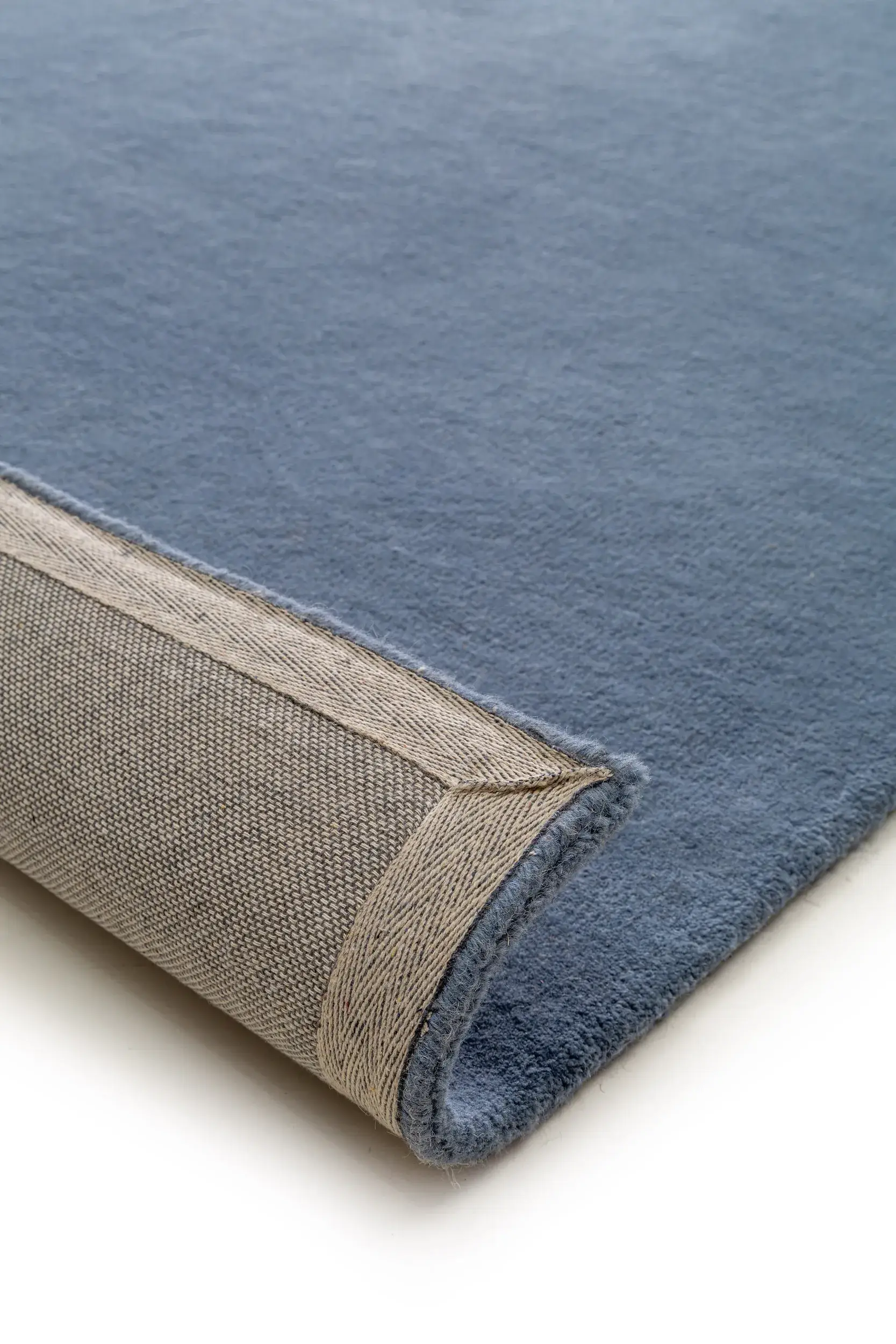 Teppich aus 100% Wolle in Blau mit 100% Wolle hohem Flor von benuta Nest