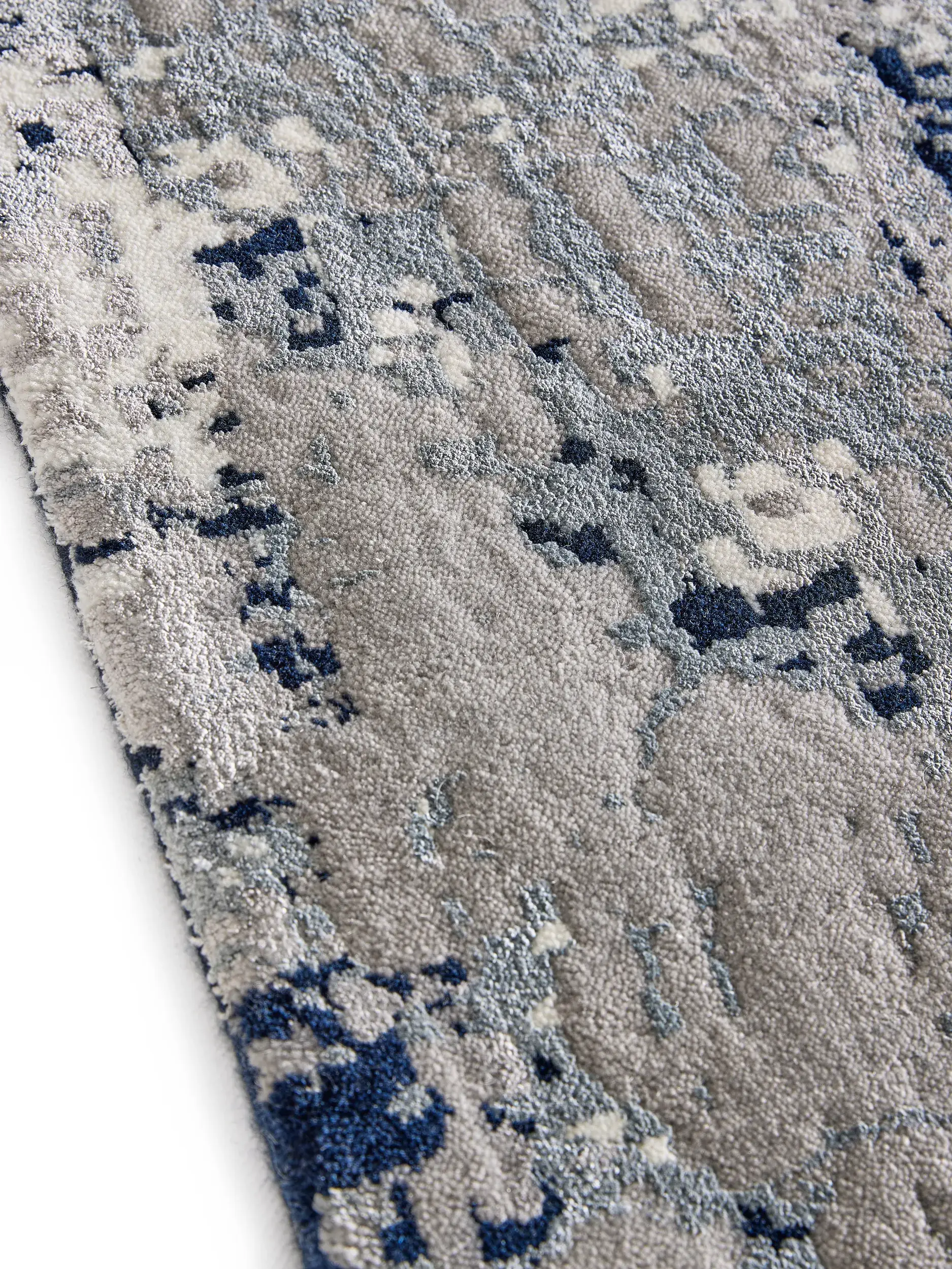 Teppich aus 55% Viscose, 45% Wool in Blue mit 55% Viscose, 45% Wool hohem Flor von benuta Finest