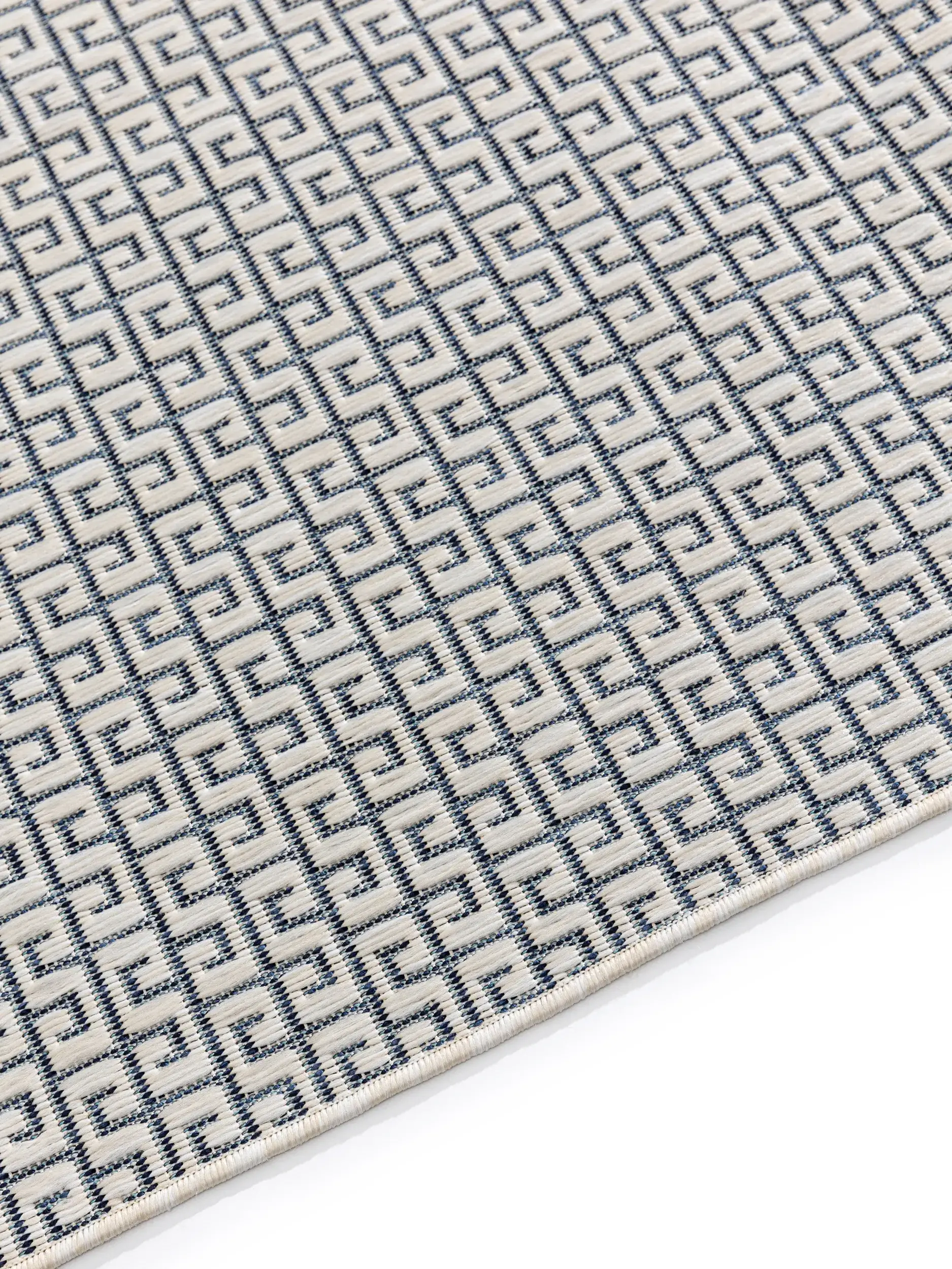 Rug made of 100% Polypropylen in White with a 100% Polypropylen high pile by benuta Basic
