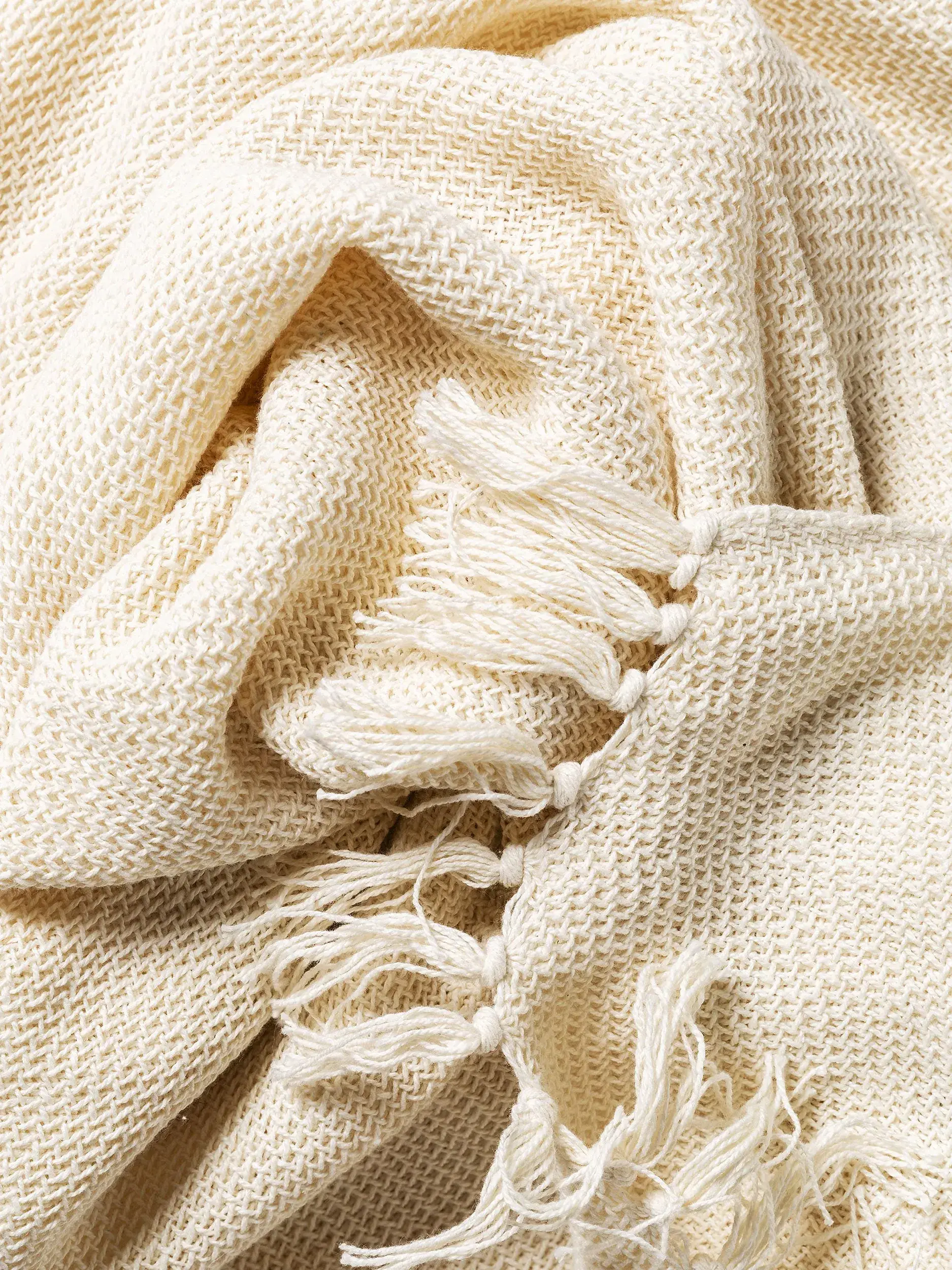Baumwolldecke Ezra Ivory im Design Einfarbig aus 100% Cotton von benuta Nest