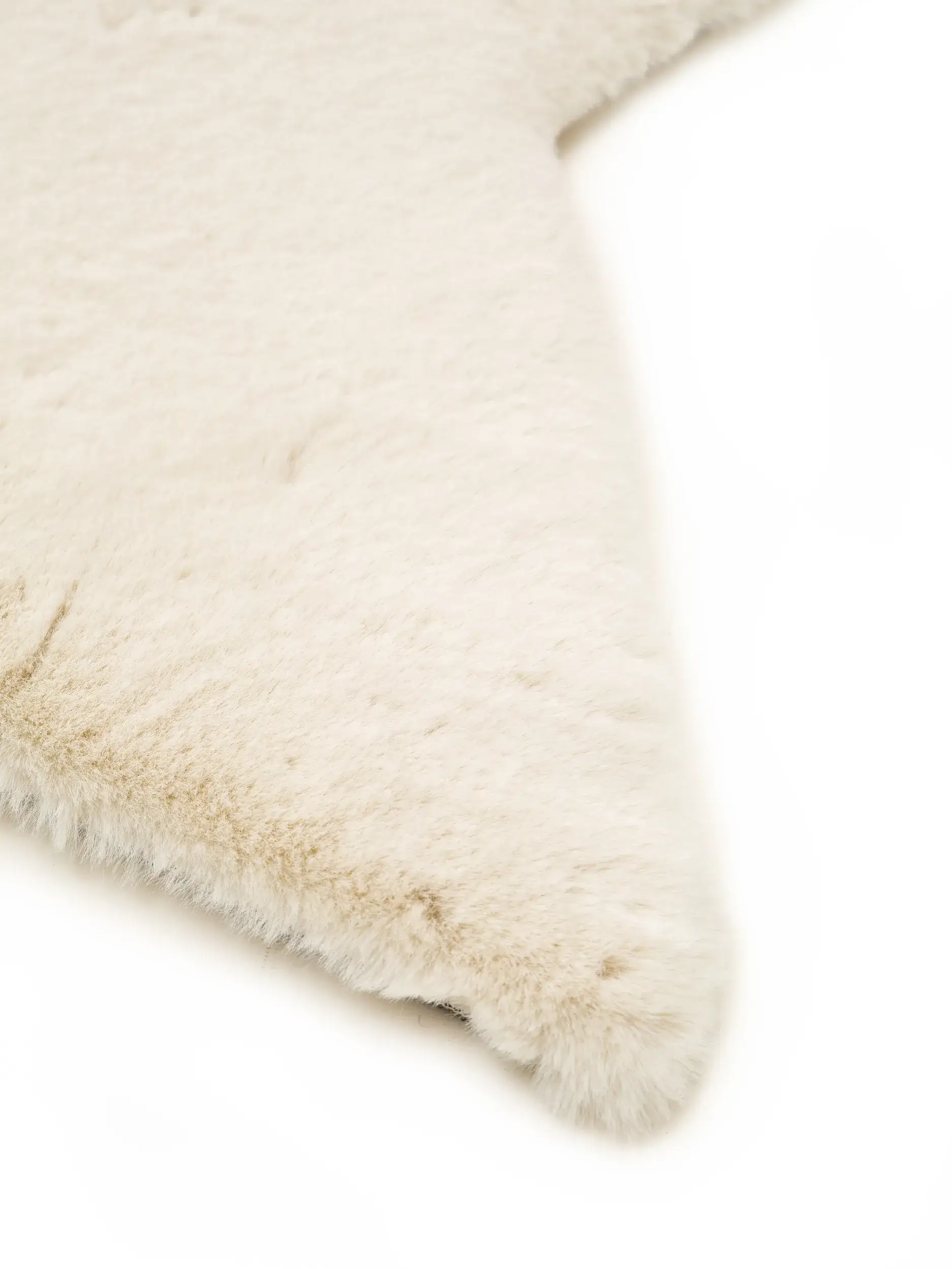 Matta av 100% Polyester i Beige med 100% Polyester hög lugg från Lytte