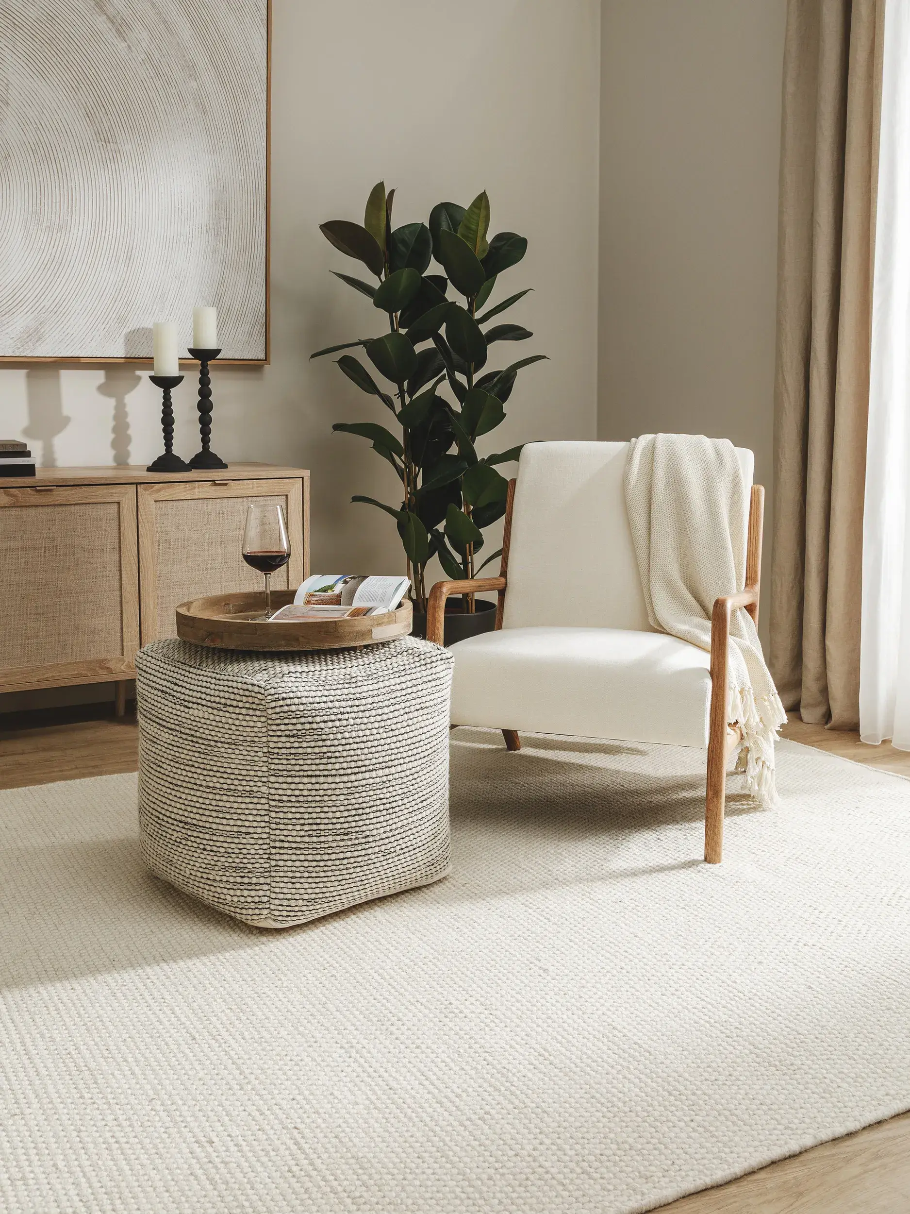 Handgefertigter Woll-Pouf Rocco Beige/Schwarz im Design Einfarbig aus 80% Wolle, 20% Baumwolle von benuta Pure