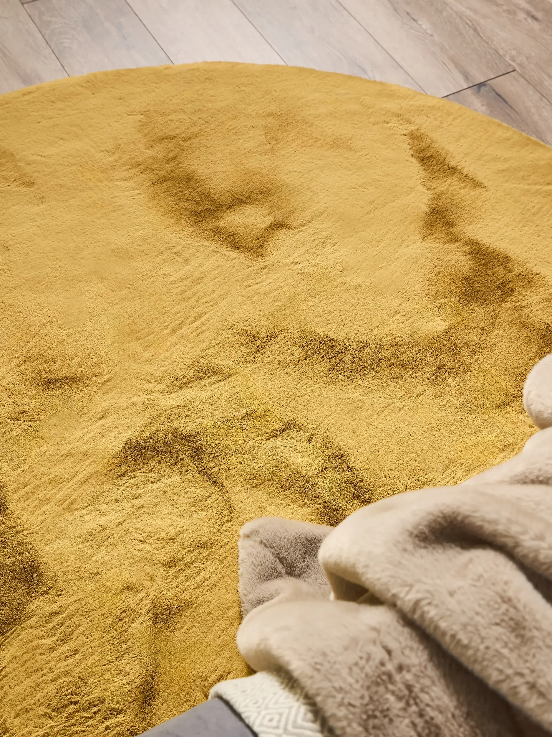 Rug Dave made of 100% Polyester in Yellow by benuta Nest
