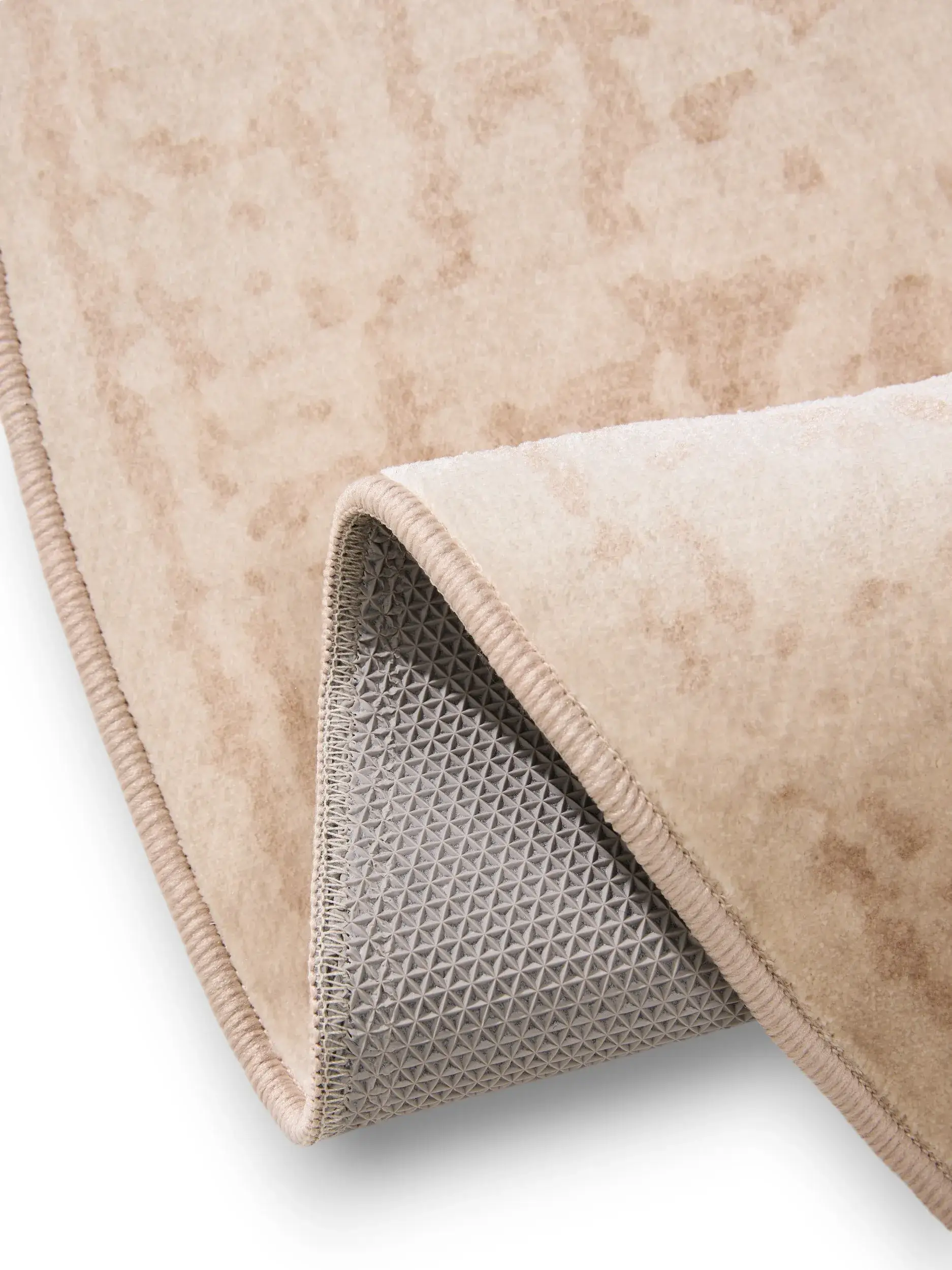 Matto 100% Polyestera värissä Beige 100% Polyester korkealla nukalla merkiltä benuta Nest