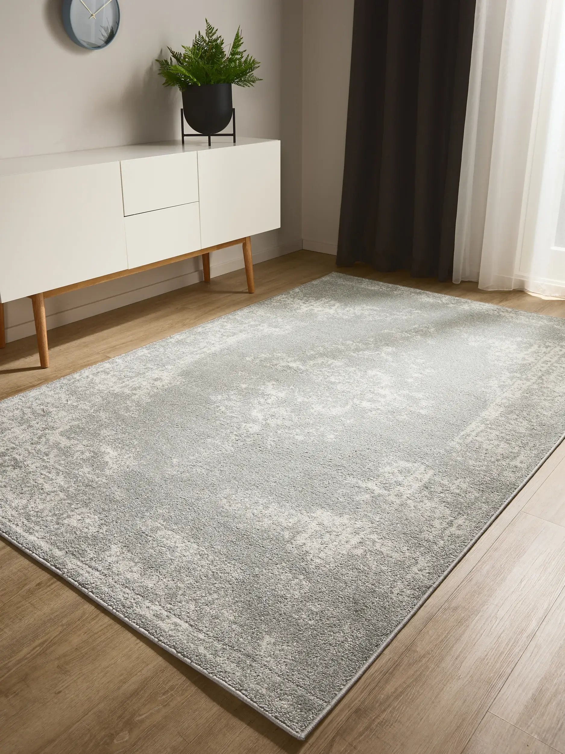 Teppich aus 100% Polypropylen in Taupe mit 100% Polypropylen hohem Flor von benuta Basic