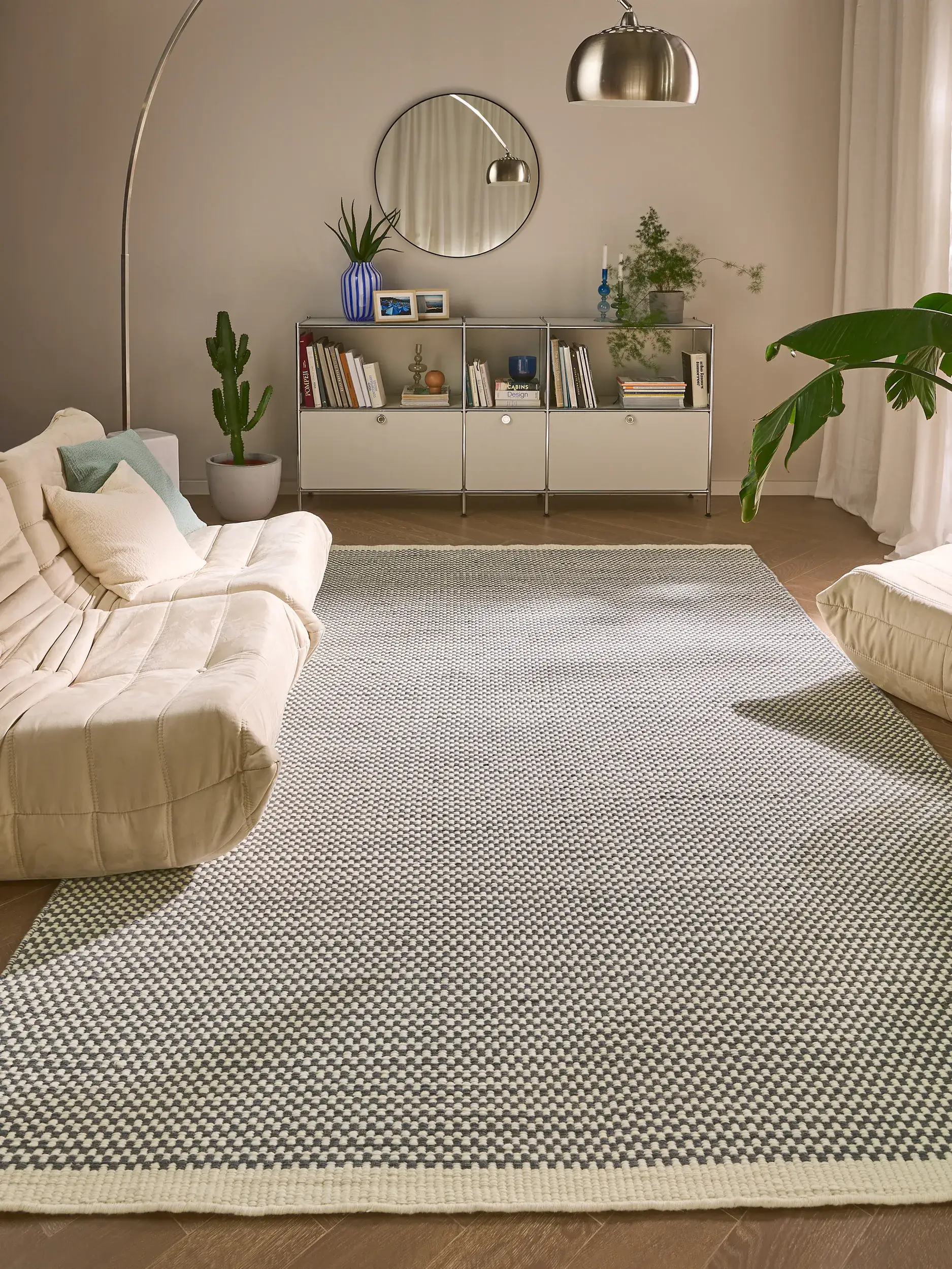 Teppich aus 100% Wolle (aus Neuseeland) in Grau mit 100% Wolle (aus Neuseeland) hohem Flor von benuta Pure
