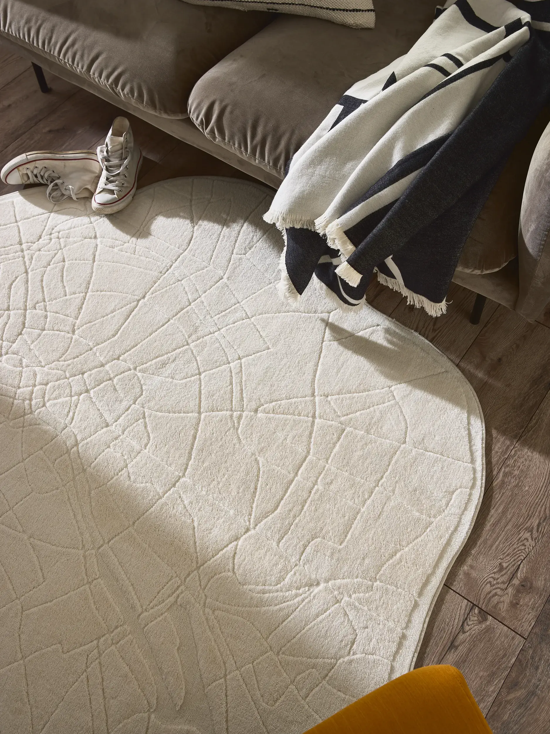 Tappeto di 100% Poliestere in Beige con pelo alto 100% Poliestere da benuta POP