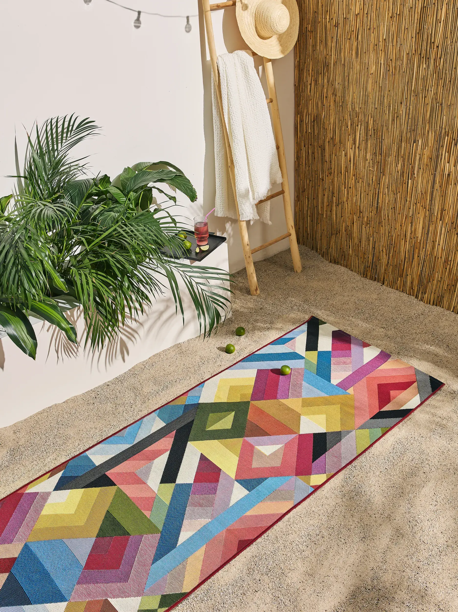 Teppich aus 76% Polypropylen, 23% Polyester, 1% Latex in Multicolor mit 76% Polypropylen, 23% Polyester, 1% Latex hohem Flor von benuta Pop