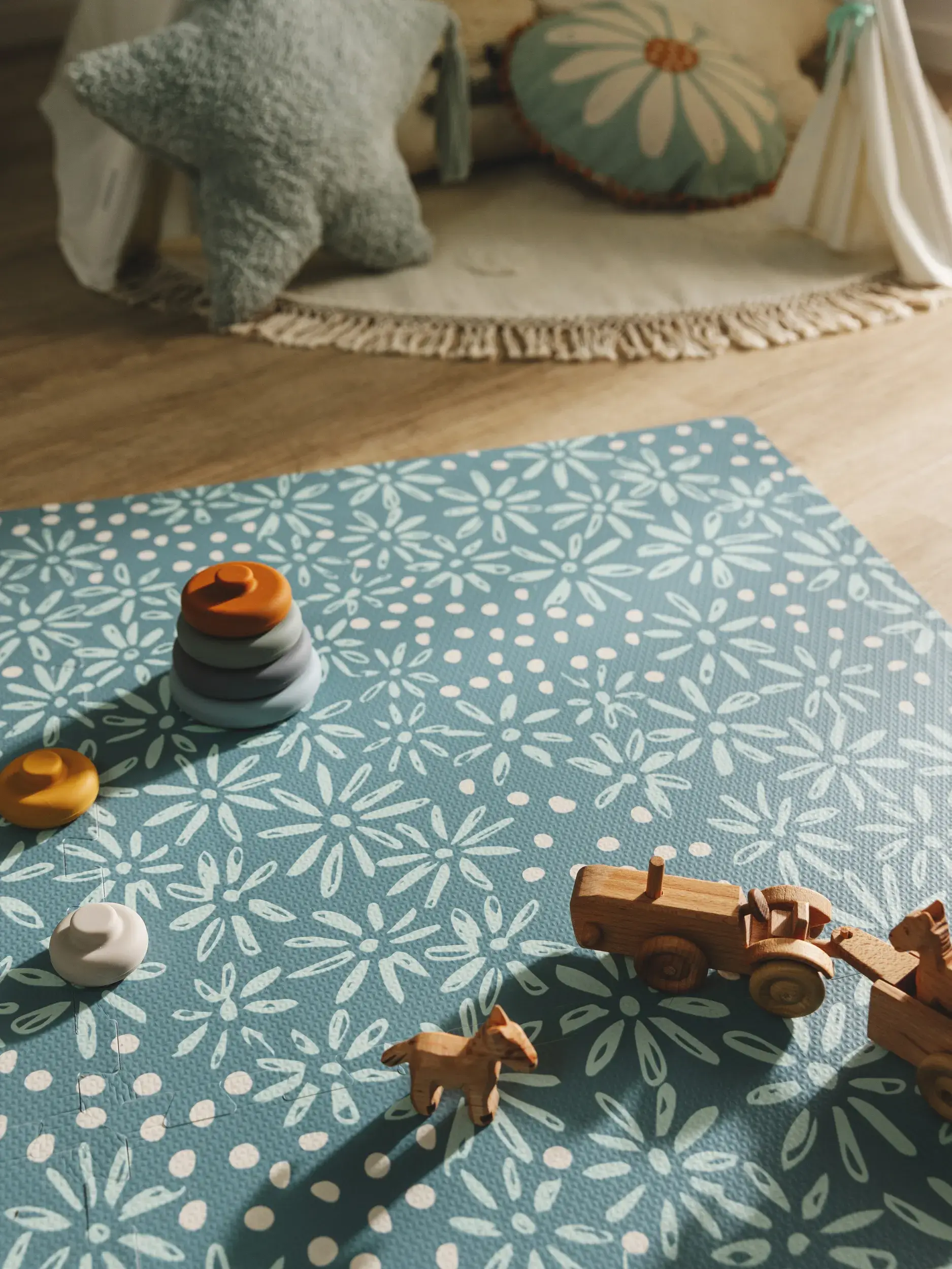 Spielmatte Daisy Blau com design Floral em 100% pěna EVA da Lytte