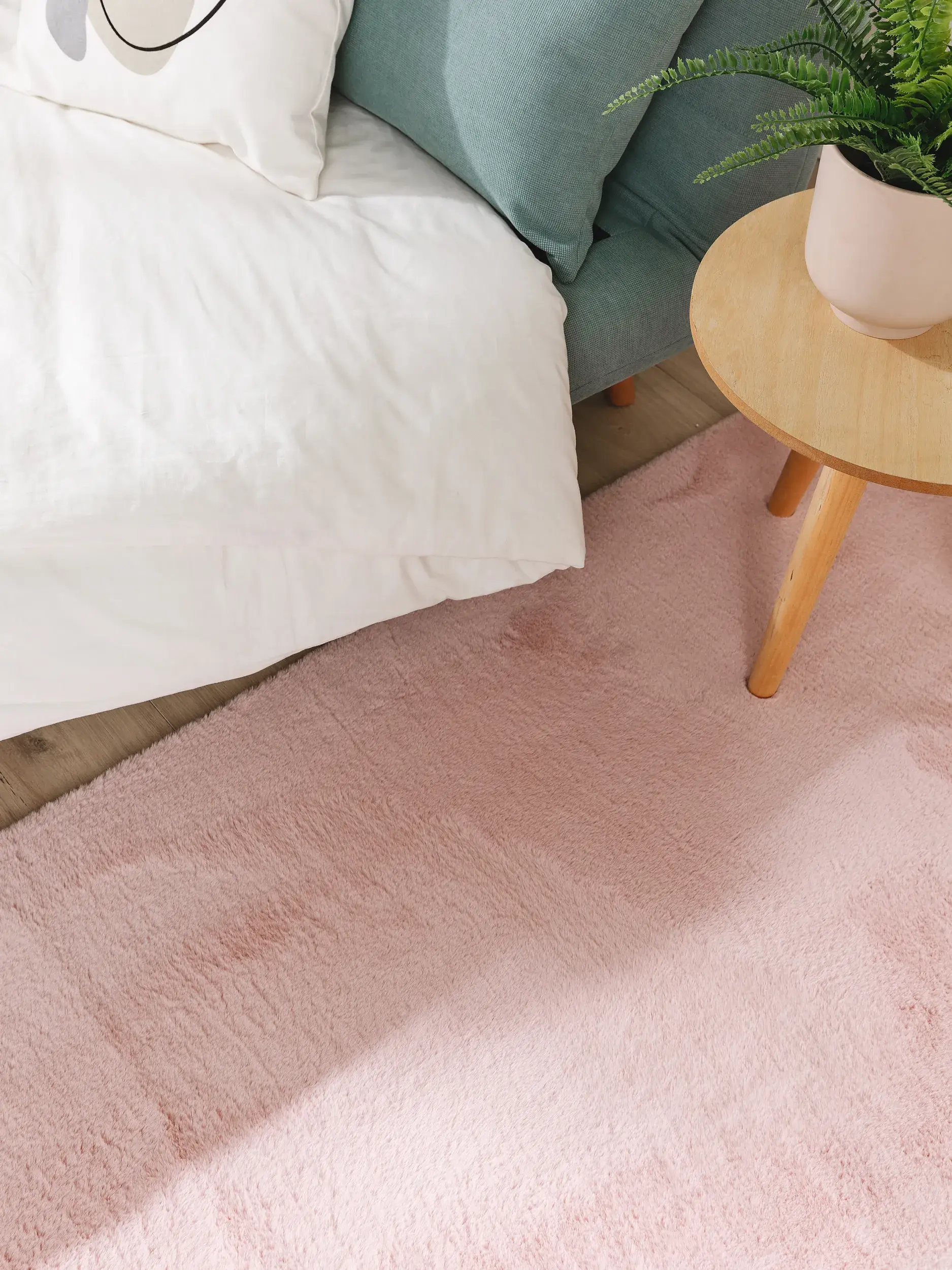 Rug made of 100% Polyester in Pink with a 100% Polyester high pile by benuta Basic