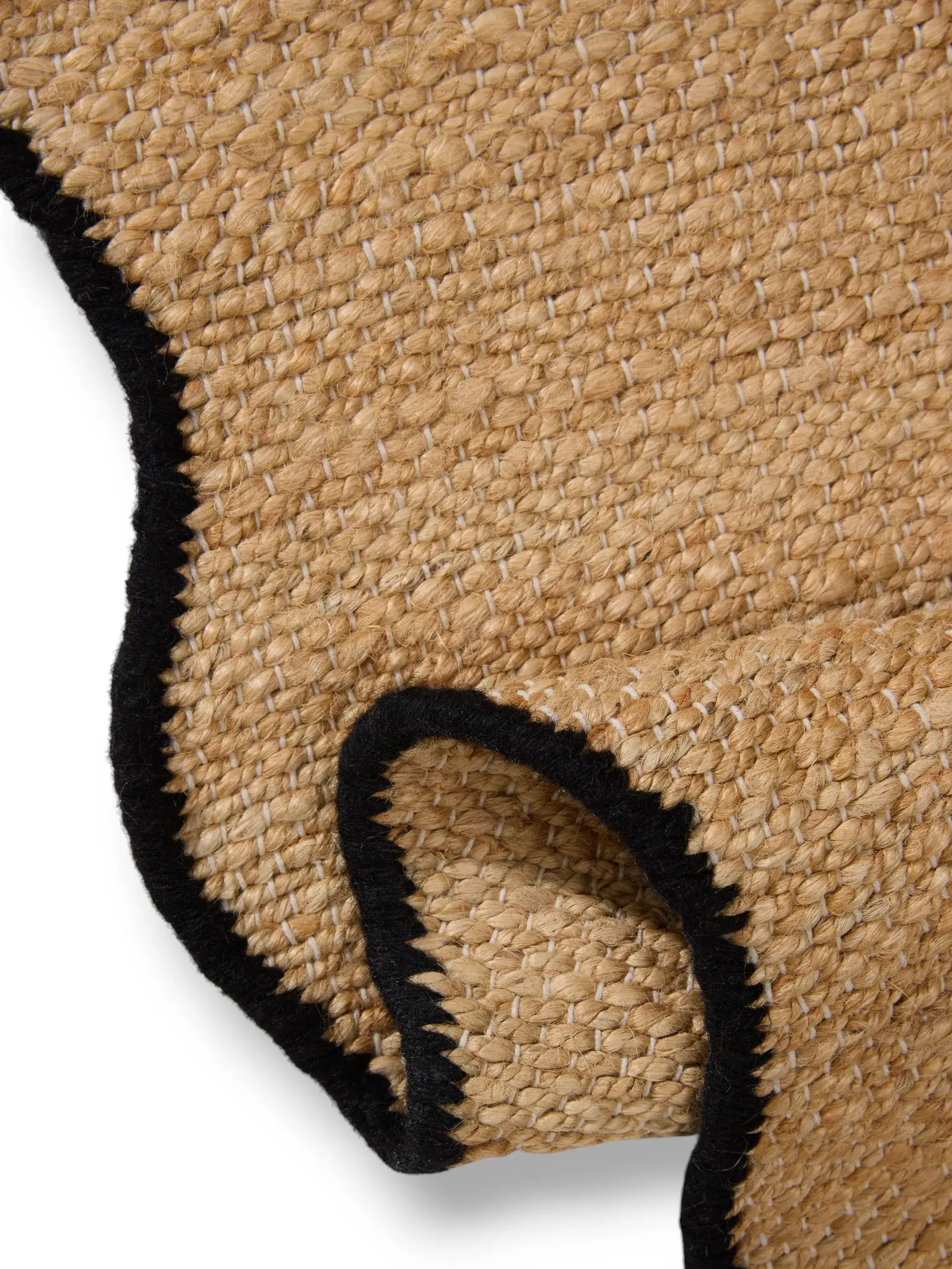 Rug made of 91% Jute, 4% Cotton, 3% Wool, 2% Polyester in Black with a 91% Jute, 4% Cotton, 3% Wool, 2% Polyester high pile by benuta Pop