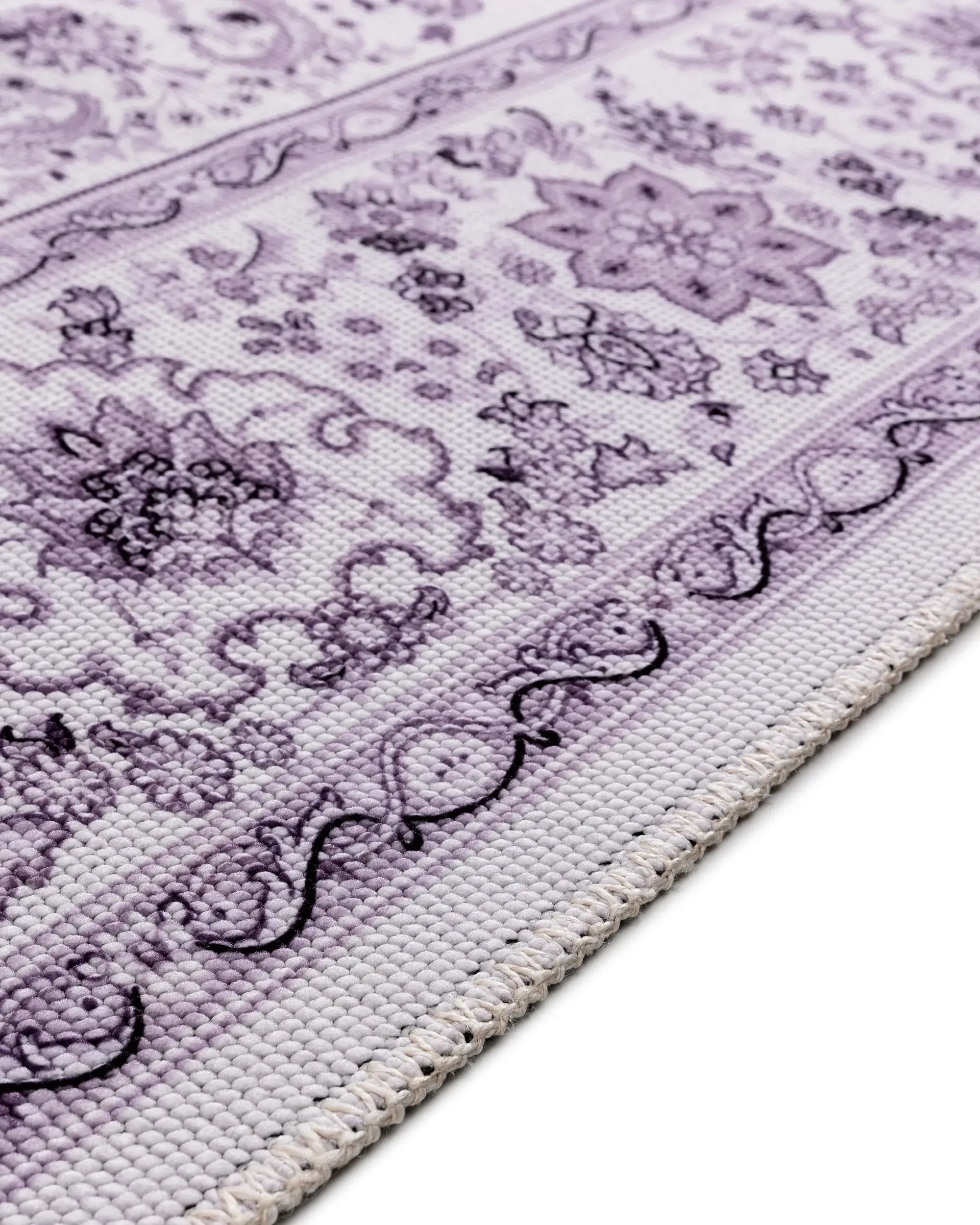 Matto 70% Polyester, 30% Baumwollea värissä Lila 70% Polyester, 30% Baumwolle korkealla nukalla merkiltä benuta Pop