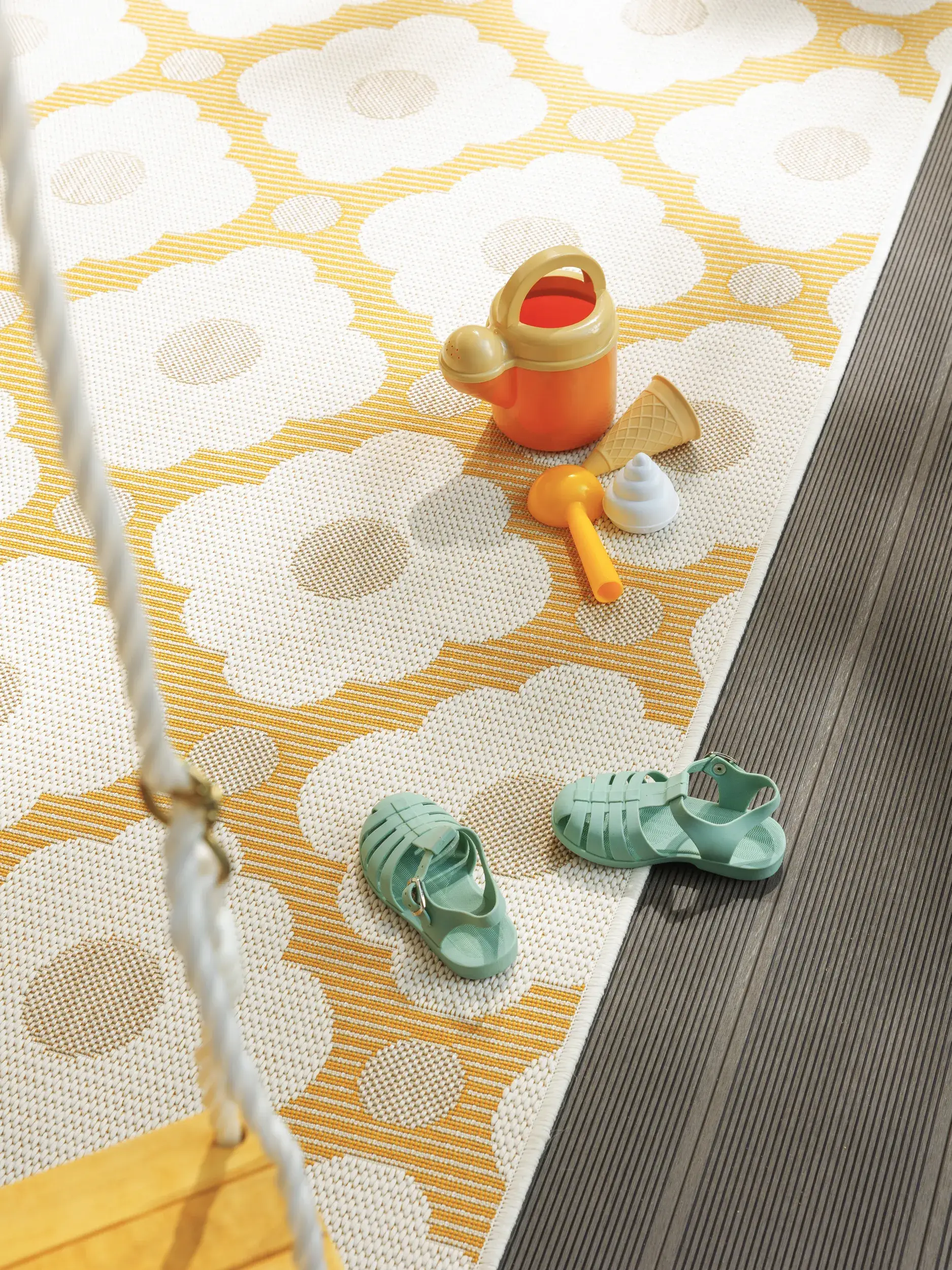 Tapis en 100 % Polyester (PET recyclé) en Jaune avec une pile de 100 % Polyester (PET recyclé) de hauteur de benuta nest