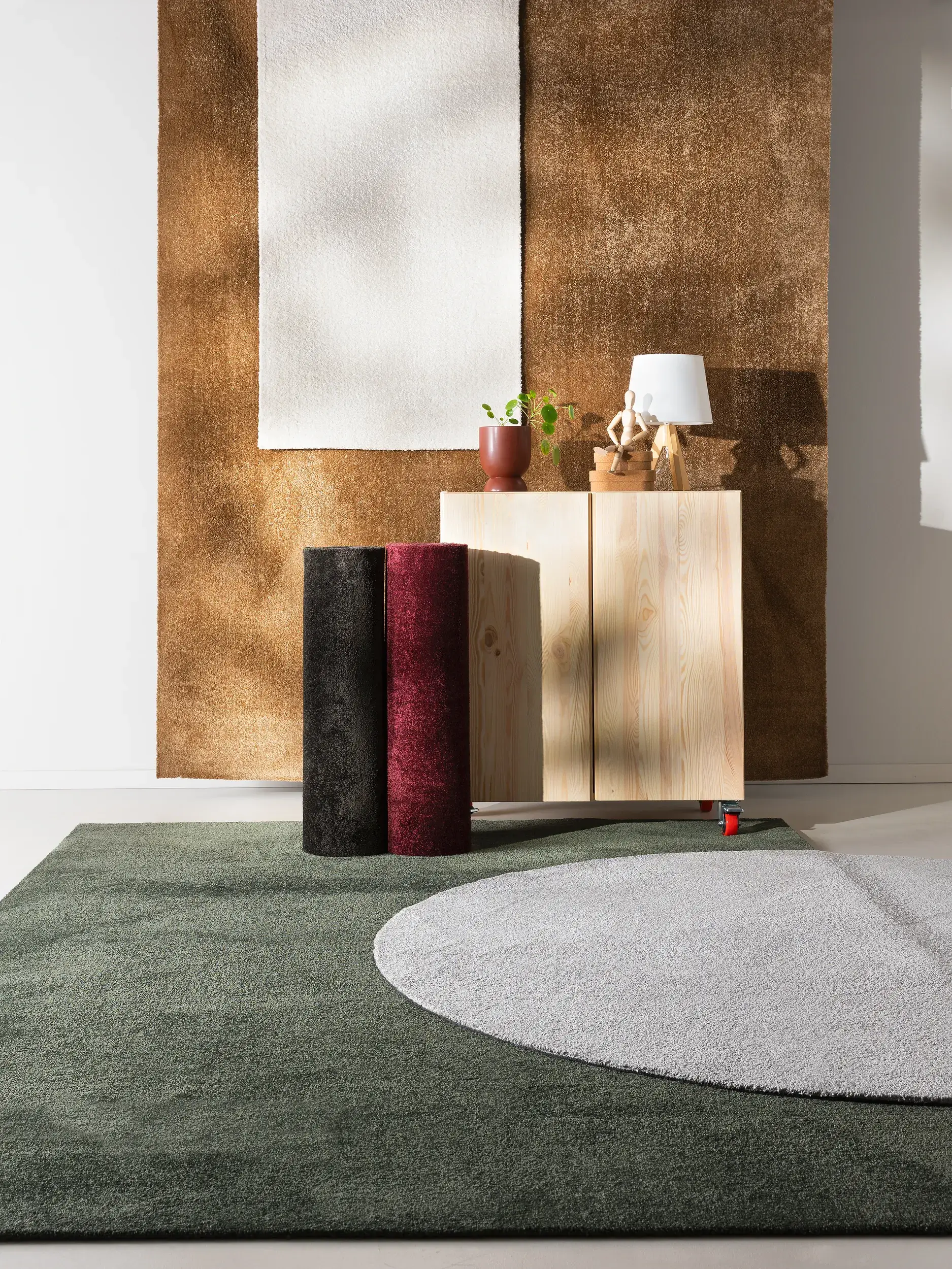 Teppich aus 100% Polyester (30% recycelt) in Weiß mit 100% Polyester (30% recycelt) hohem Flor von benuta Nest