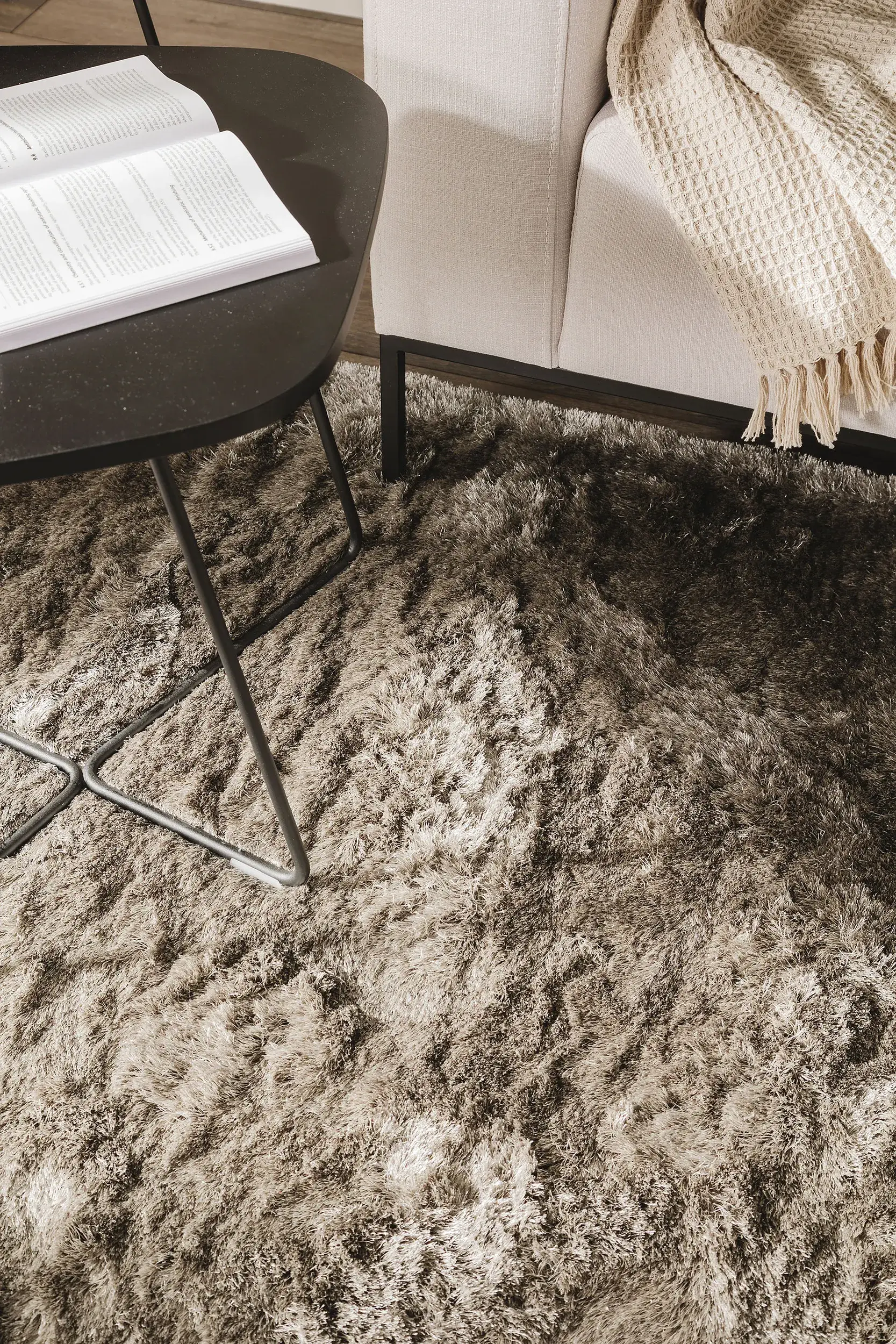 Teppich aus 100% Polyester in Grau mit 100% Polyester hohem Flor von benuta Nest