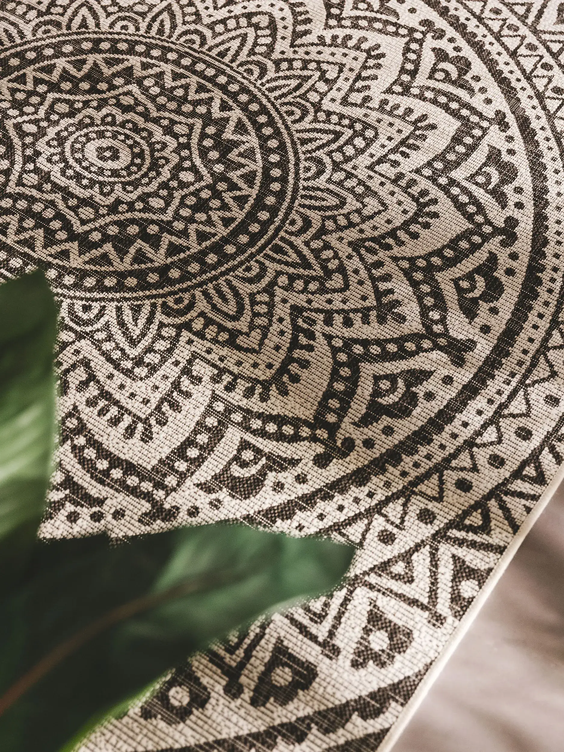 Rug made of 100% Polypropylen in Schwarz/Weiß with a 100% Polypropylen high pile by benuta Nest