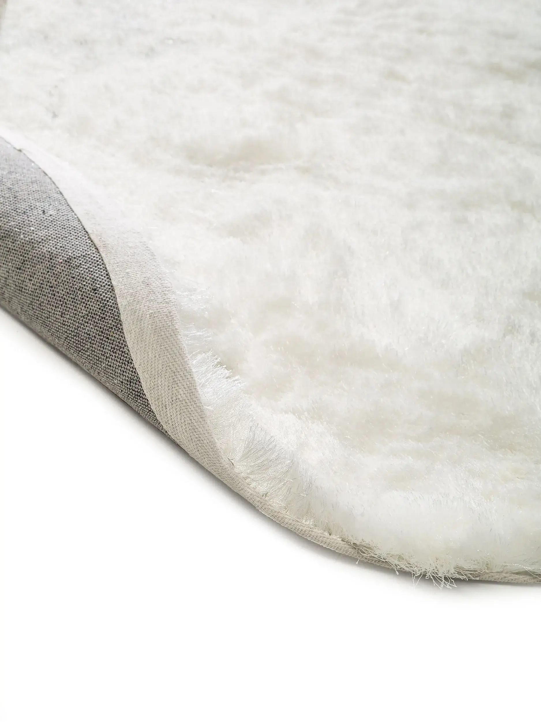 Teppich aus 100% Polyester in Weiß mit 100% Polyester hohem Flor von benuta Nest