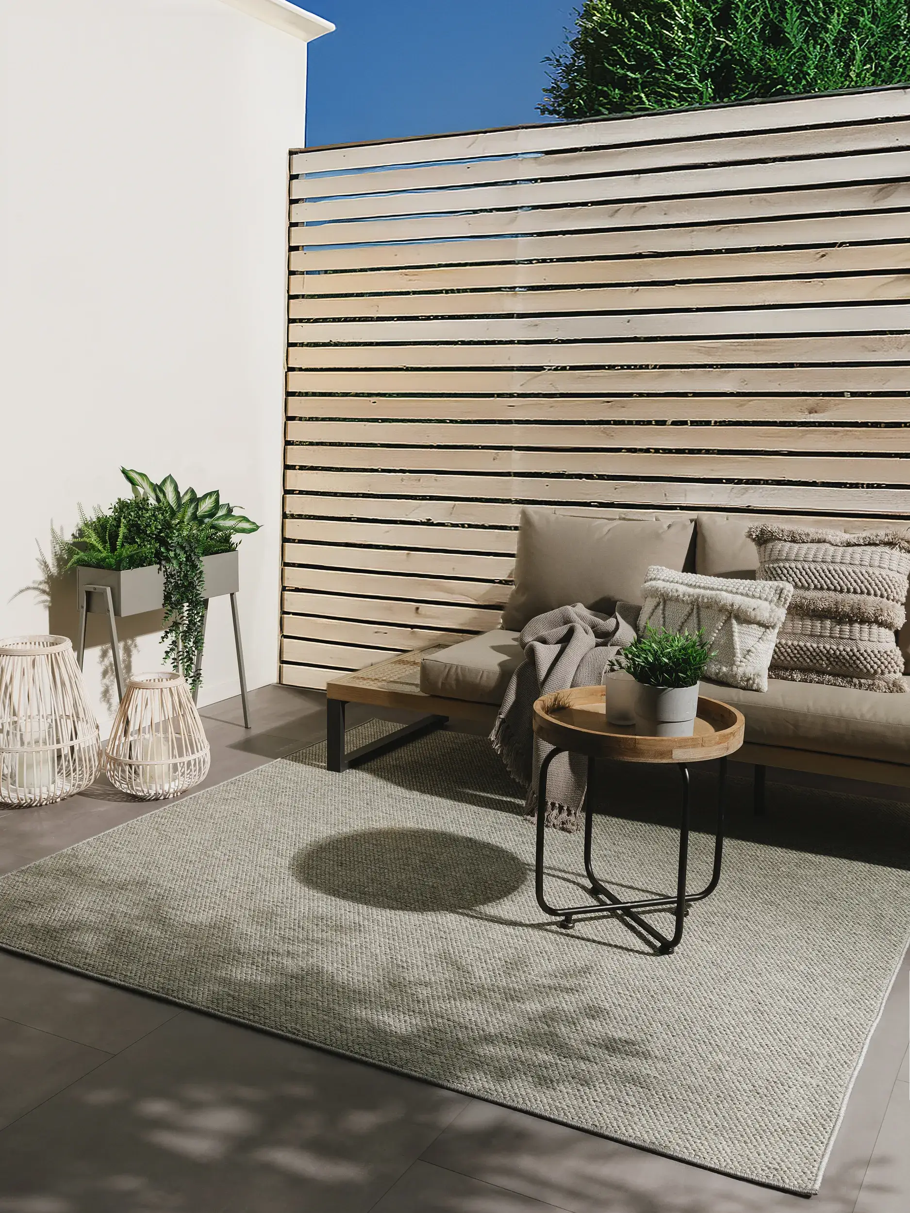 Rug made of 100% Polypropylen in Grey with a 100% Polypropylen high pile by benuta Basic
