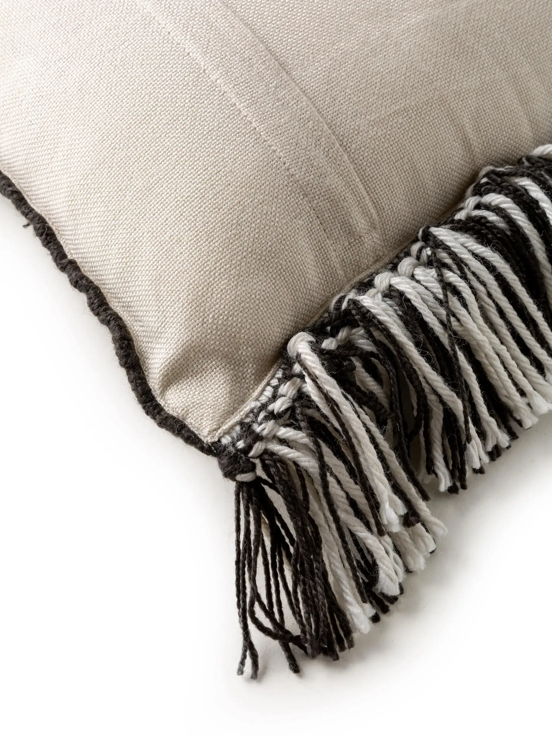 In- & Outdoor Kissen Morty Schwarz/Weiß im Design Geometrisch aus 100% Polyester (recyceltes PET) von benuta Pure