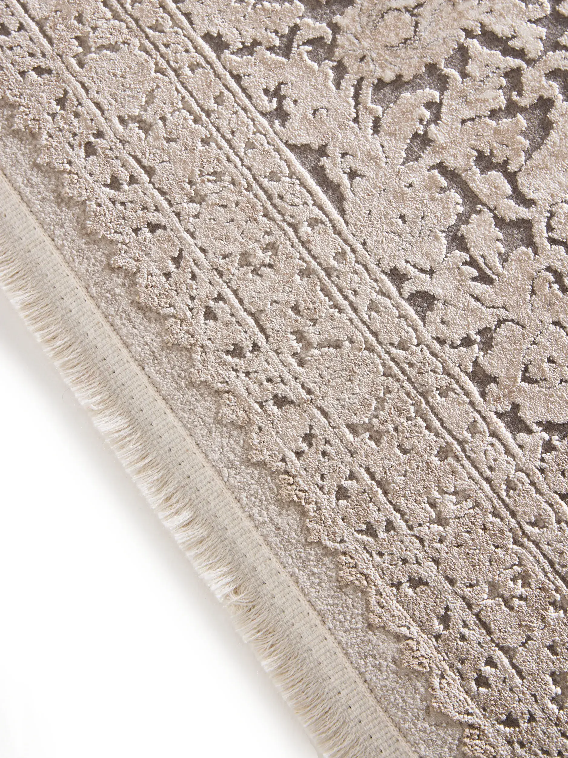 Teppich aus 89% Viskose, 11% Polyacryl in Grau mit 89% Viskose, 11% Polyacryl hohem Flor von benuta Finest