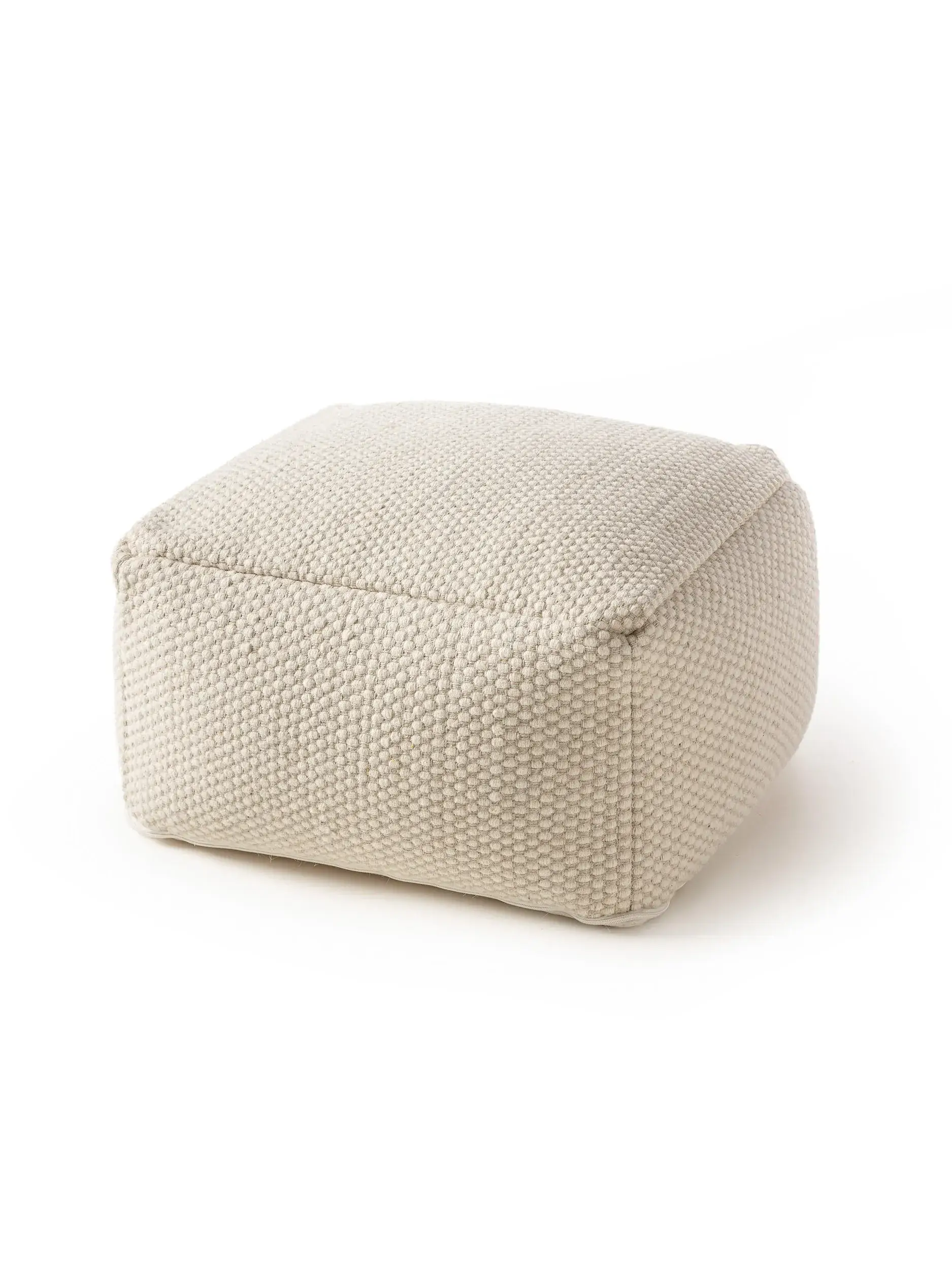 Handgefertigter Woll-Pouf Rocco Weiß in Einfarbig design made of 80% wool, 20% cotton by benuta Pure