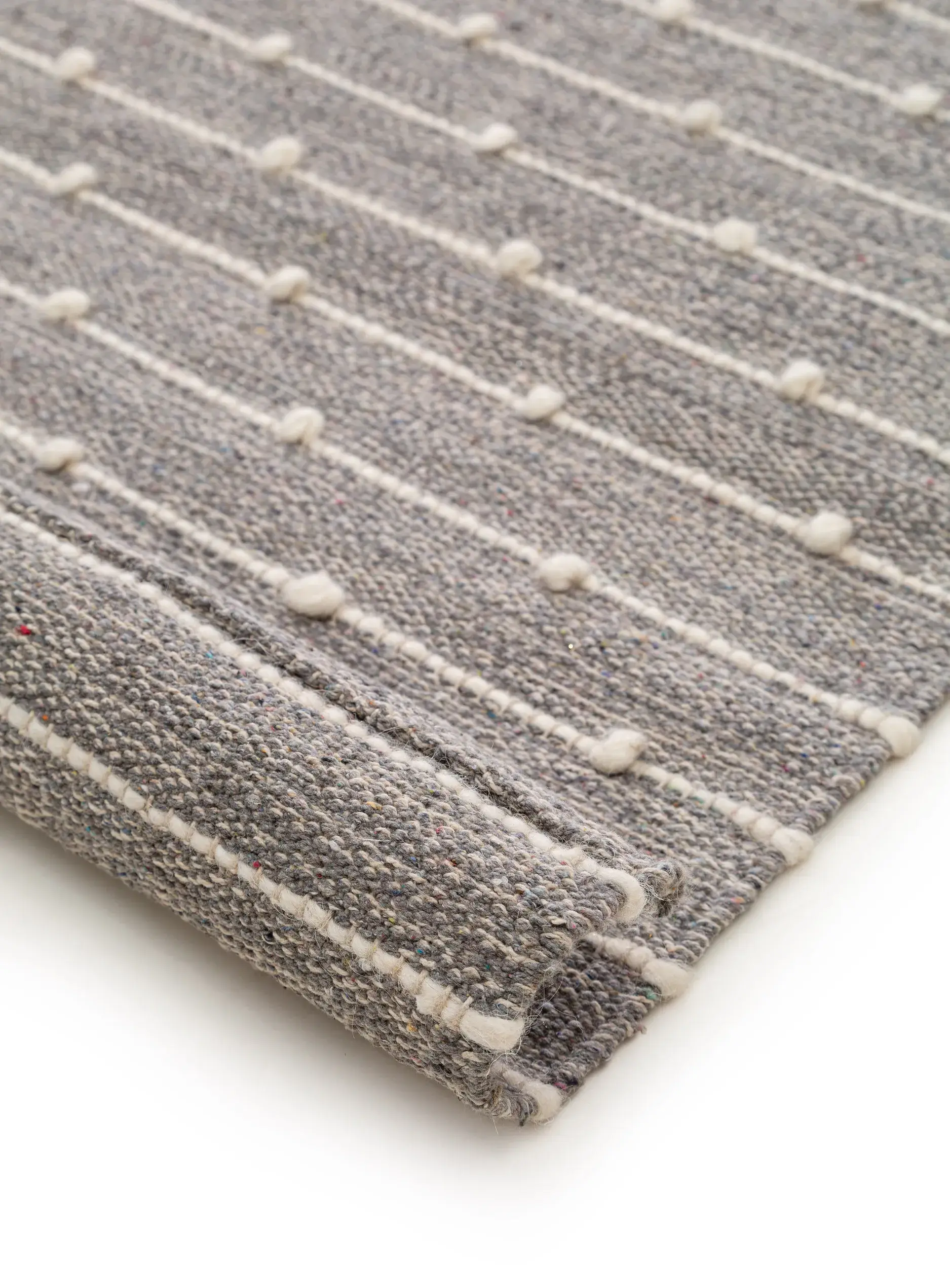 Tappeto di 80% Cotone, 20% Lana in Grigio con pelo alto 80% Cotone, 20% Lana da Lytte