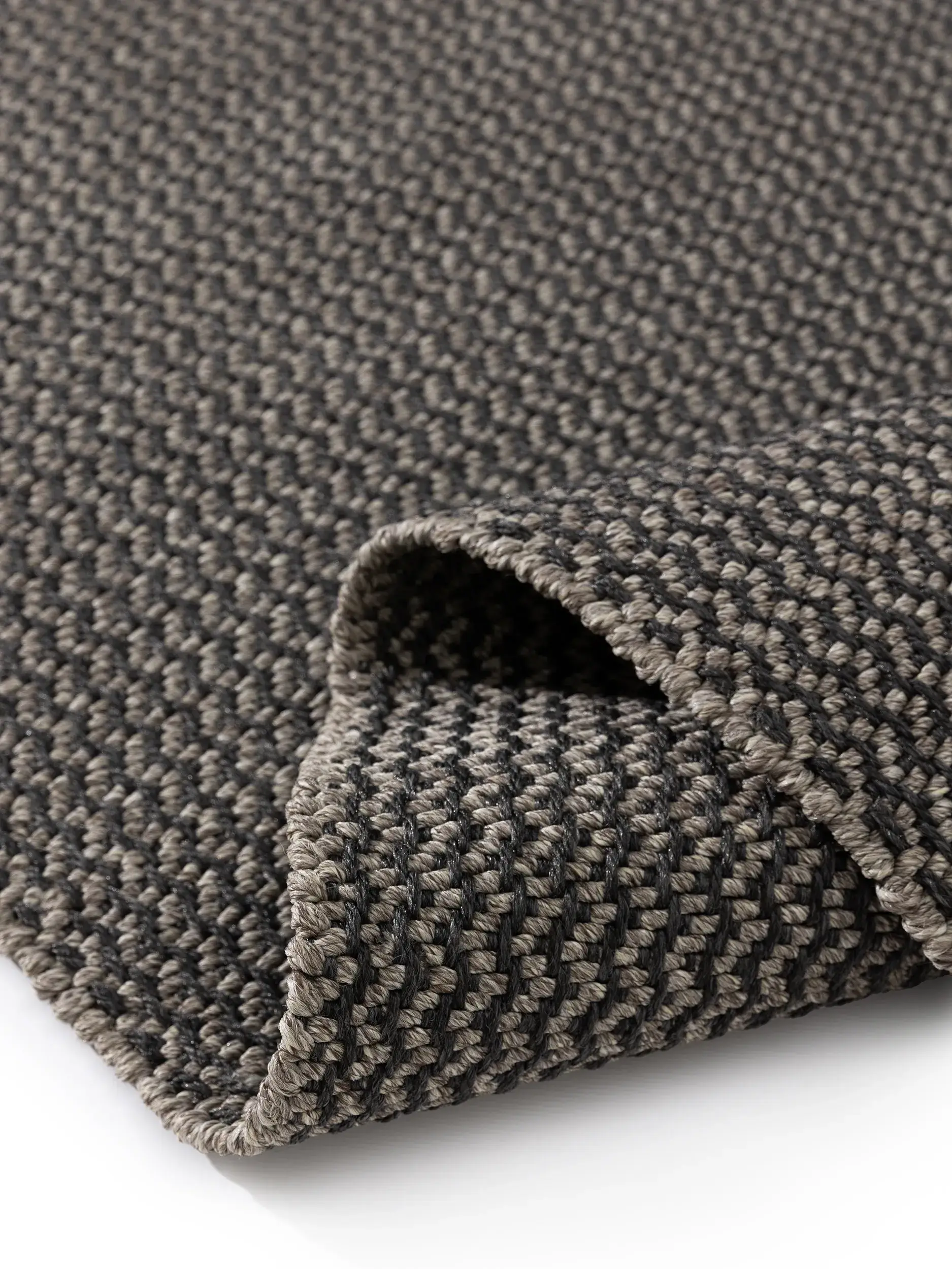 Rug made of 100% Polypropylen in Grey with a 100% Polypropylen high pile by benuta Finest