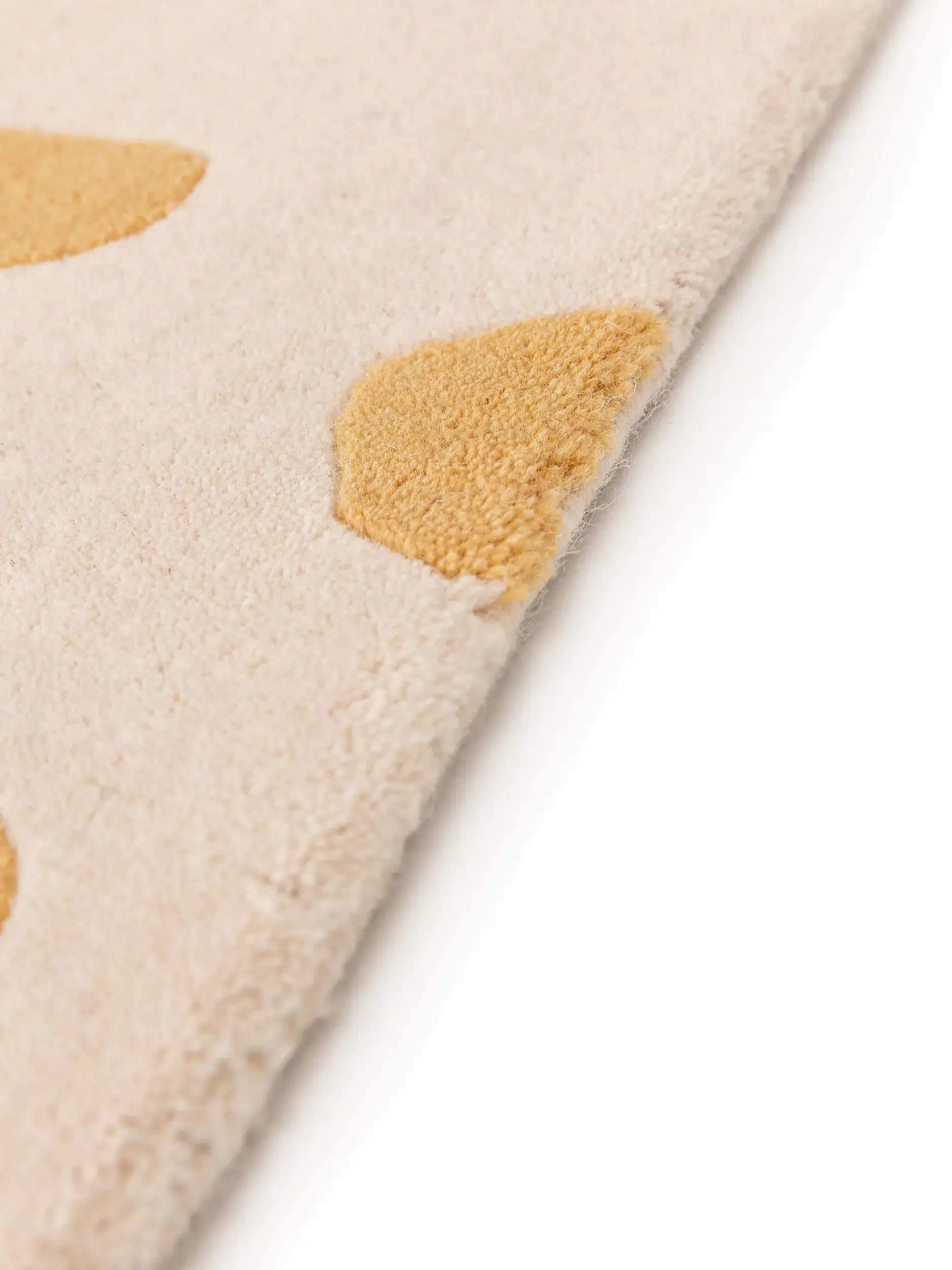 Teppich aus 100% Wolle in Gelb mit 100% Wolle hohem Flor von Lytte
