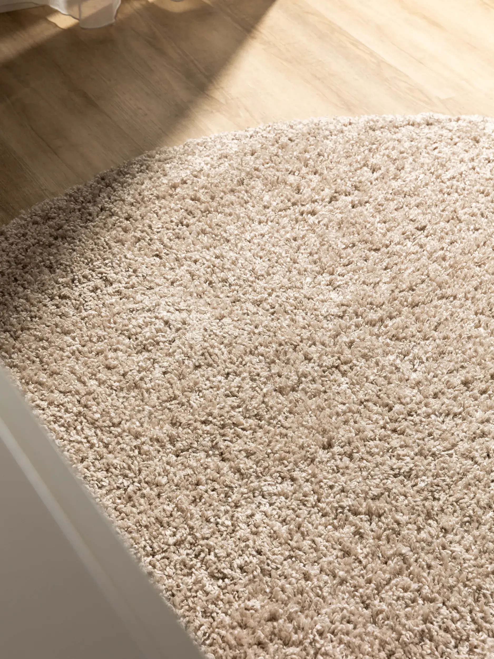 Teppich aus 100% Polypropylen in Beige mit 100% Polypropylen hohem Flor von benuta Basic